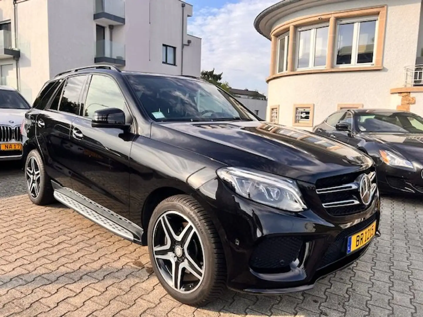 Mercedes-Benz GLE 350 GLE 350 d 4Matic 9G-TRONIC AMG Line Zwart - 2