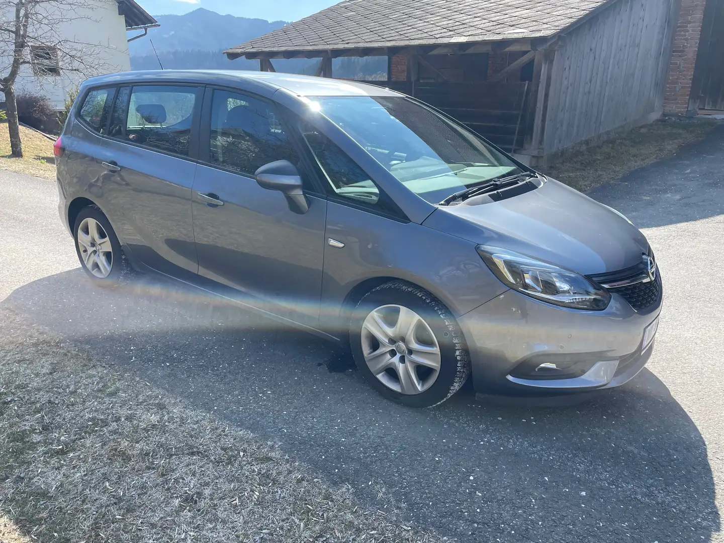 Opel Zafira Grau - 1