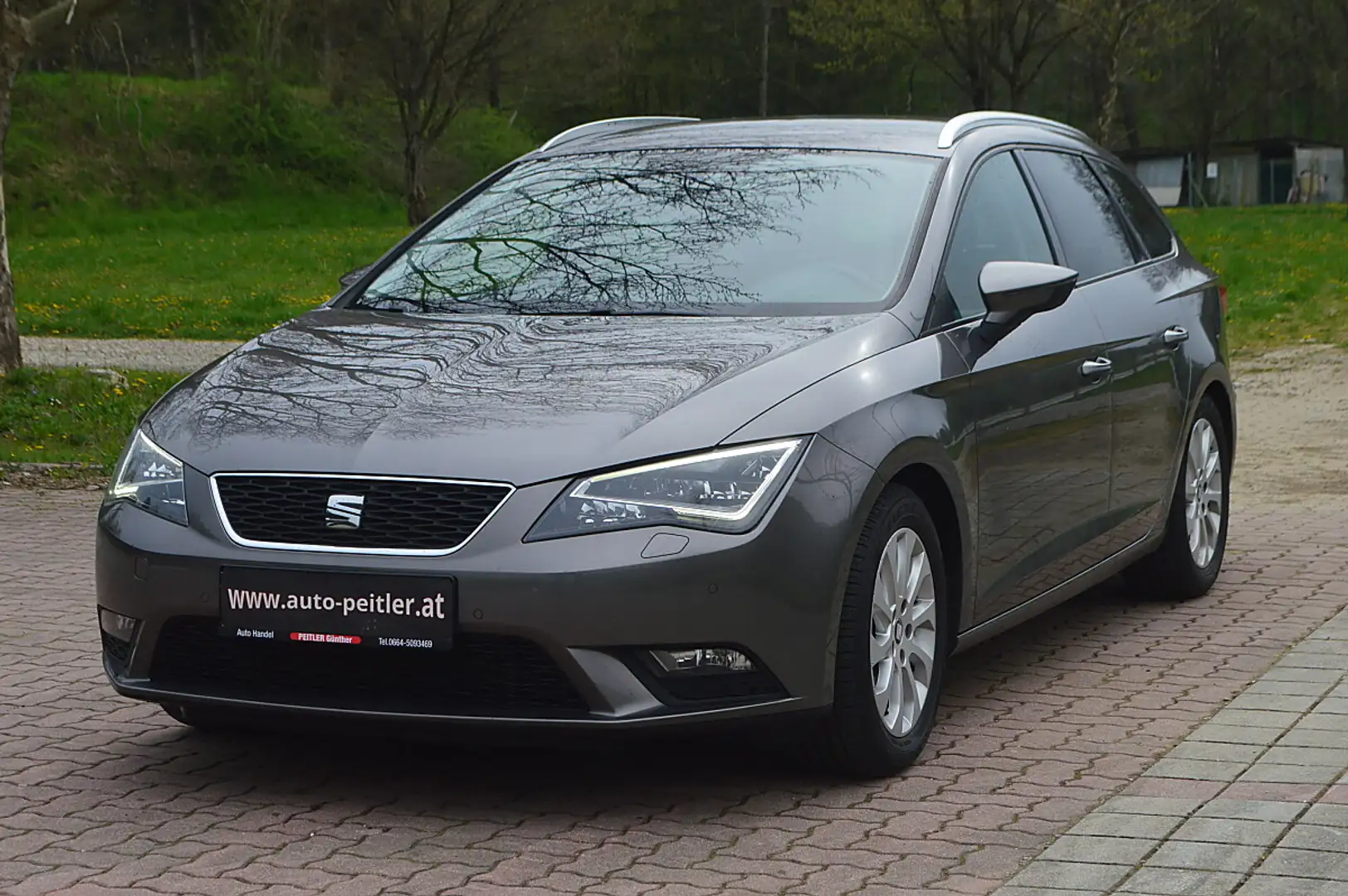 SEAT Leon ST Style 1,6 TDI 4Drive+NAVI+XENON+SHZ+ Braun - 2