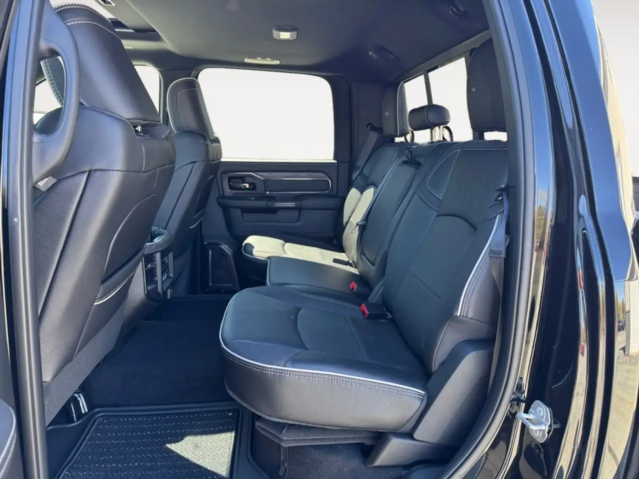 RAM 2500 снимка RAM 2500