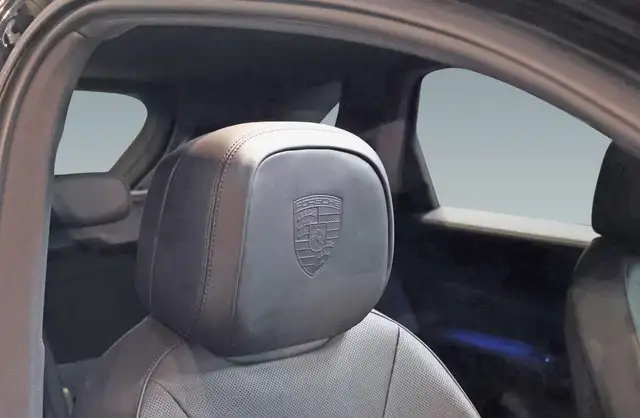 Porsche Cayenne Cayenne Hybrid BlackEdition 22Zoll Sitzklima AHV Ansicht 20