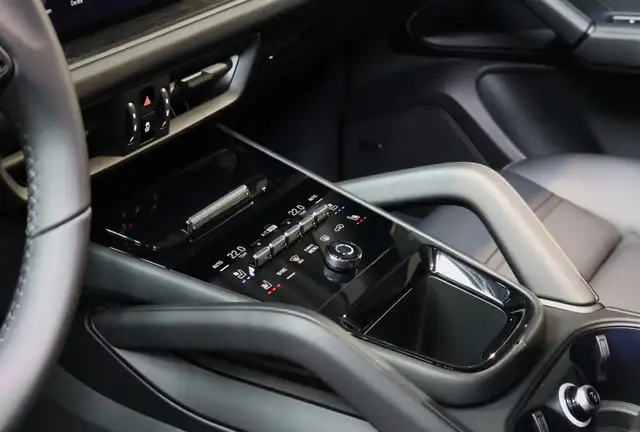 Porsche Cayenne Cayenne Hybrid BlackEdition 22Zoll Sitzklima AHV Ansicht 14