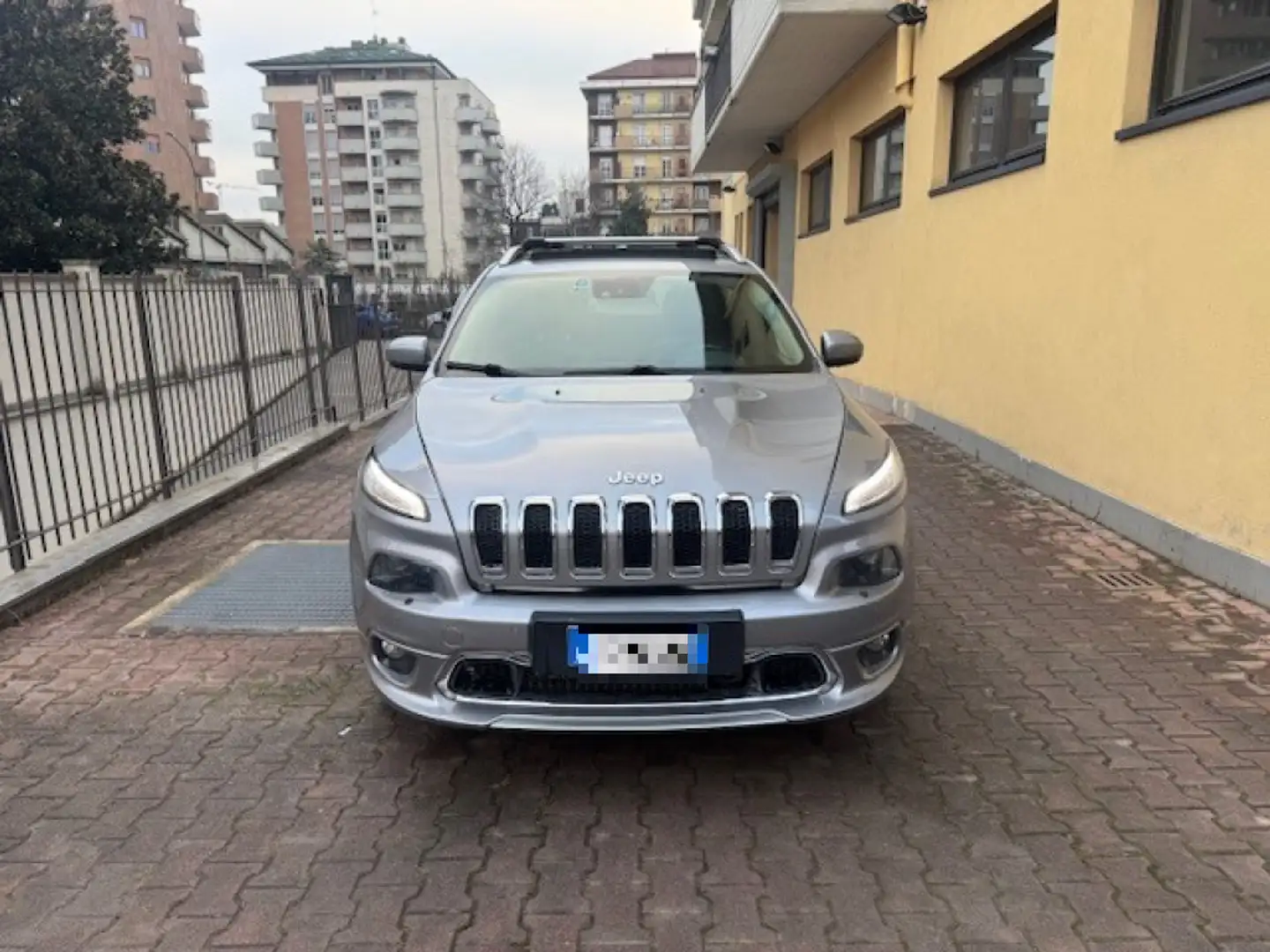 Jeep Cherokee 2.2 Mjt II 4WD Active Drive II Overland TETTO PANO Zilver - 2