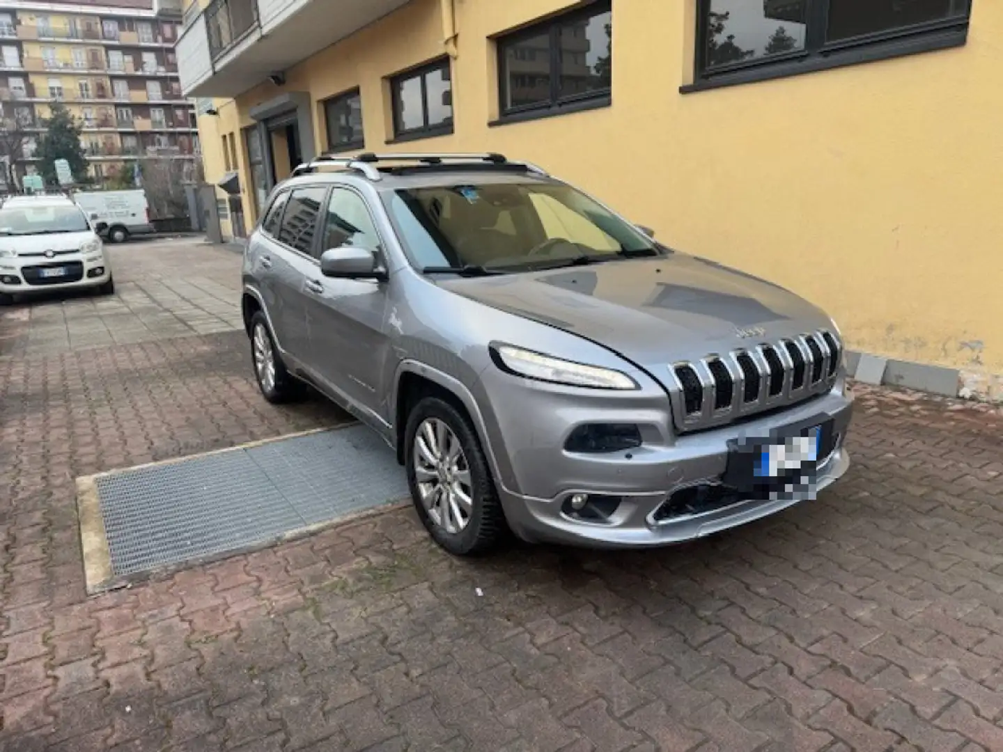 Jeep Cherokee 2.2 Mjt II 4WD Active Drive II Overland TETTO PANO Zilver - 1