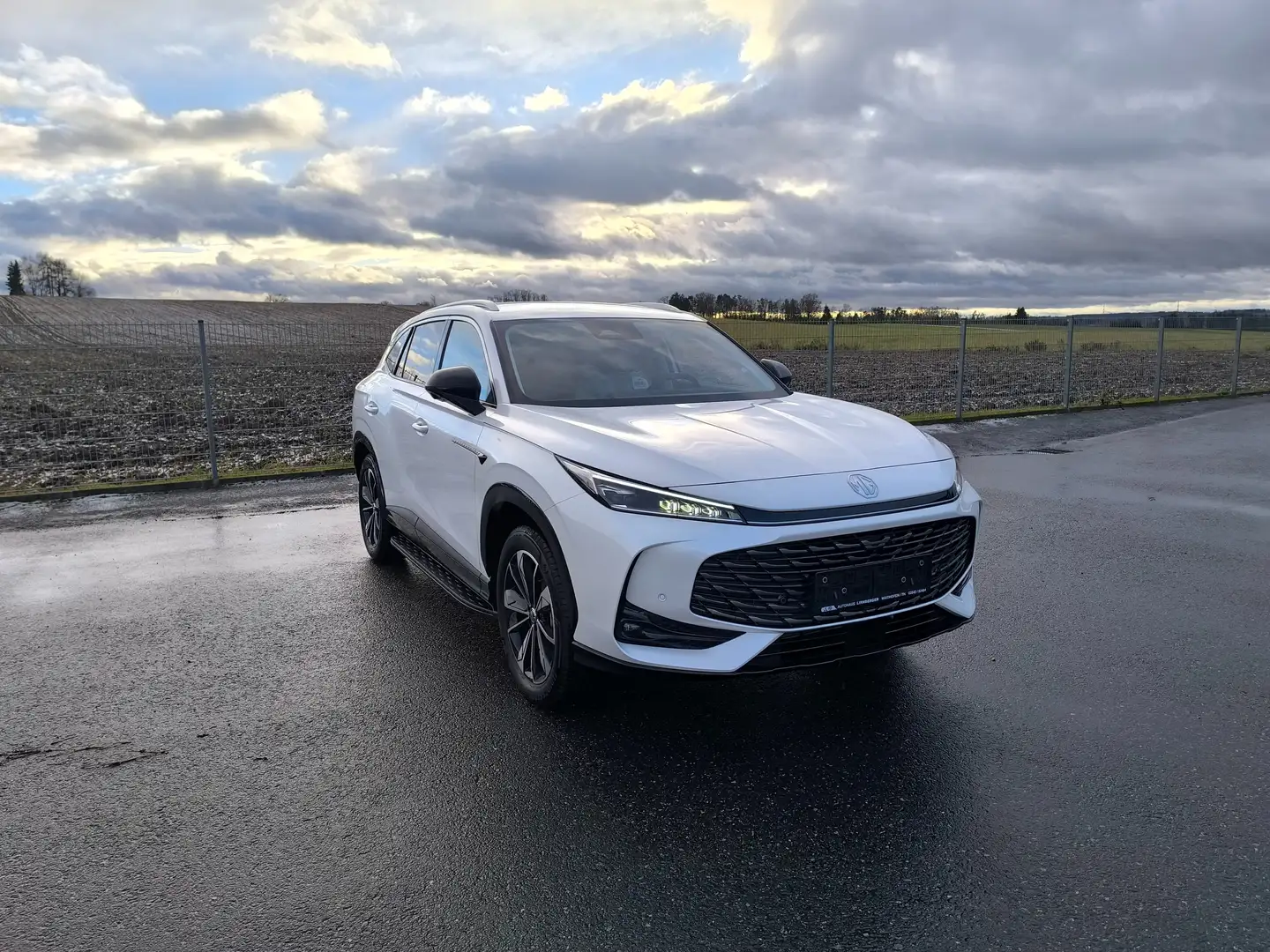 MG HS PHEV+ Luxury 21,4kWh Aut. Weiß - 2