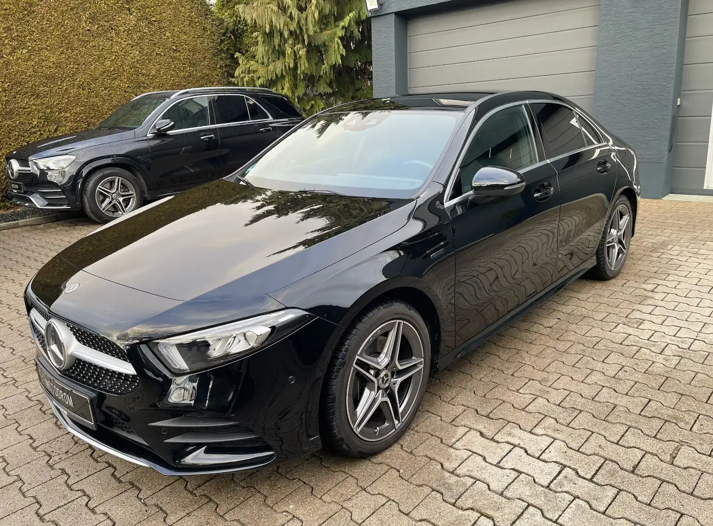 Mercedes-Benz A 250 A250e PANORAMA LED AMG-LINE  50000KM Limousine Schwarz - 2