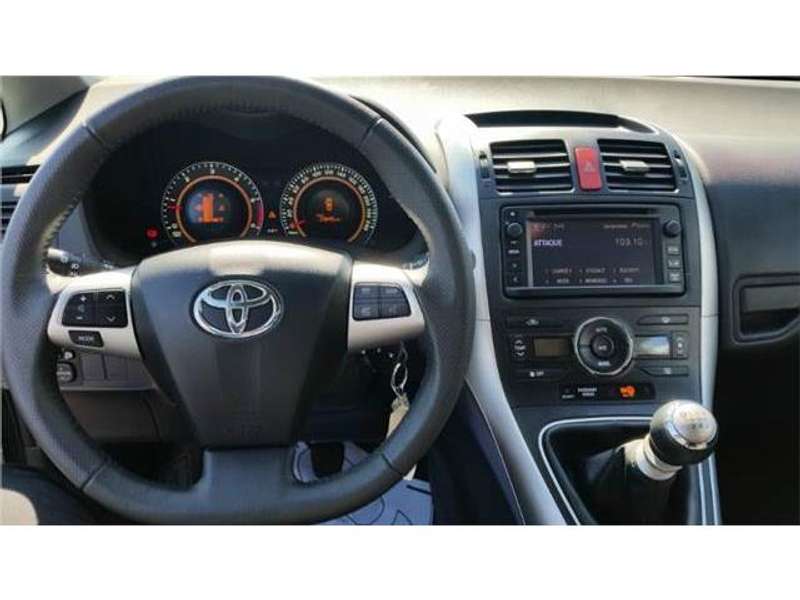 Toyota Auris auris 90 D-4D FAP Millenium 5p