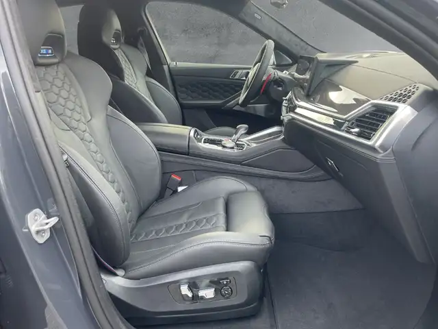 BMW X6 M view 11
