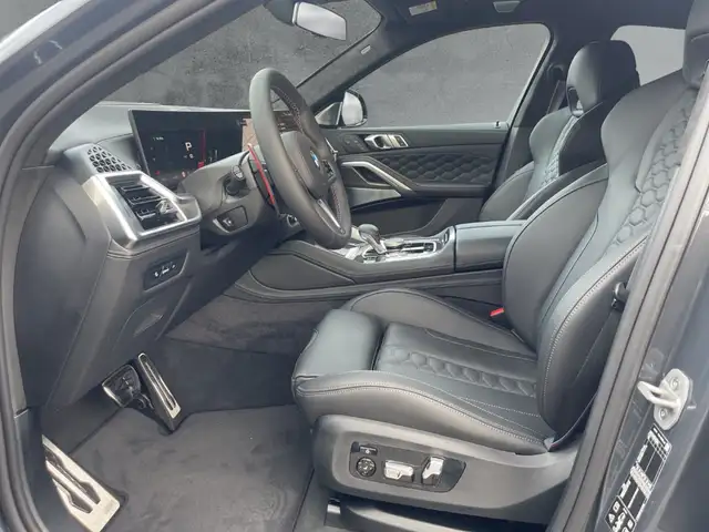BMW X6 M view 8