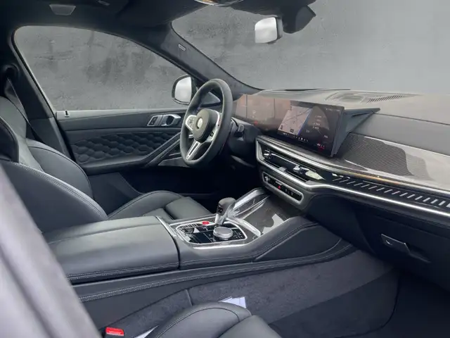BMW X6 M view 12