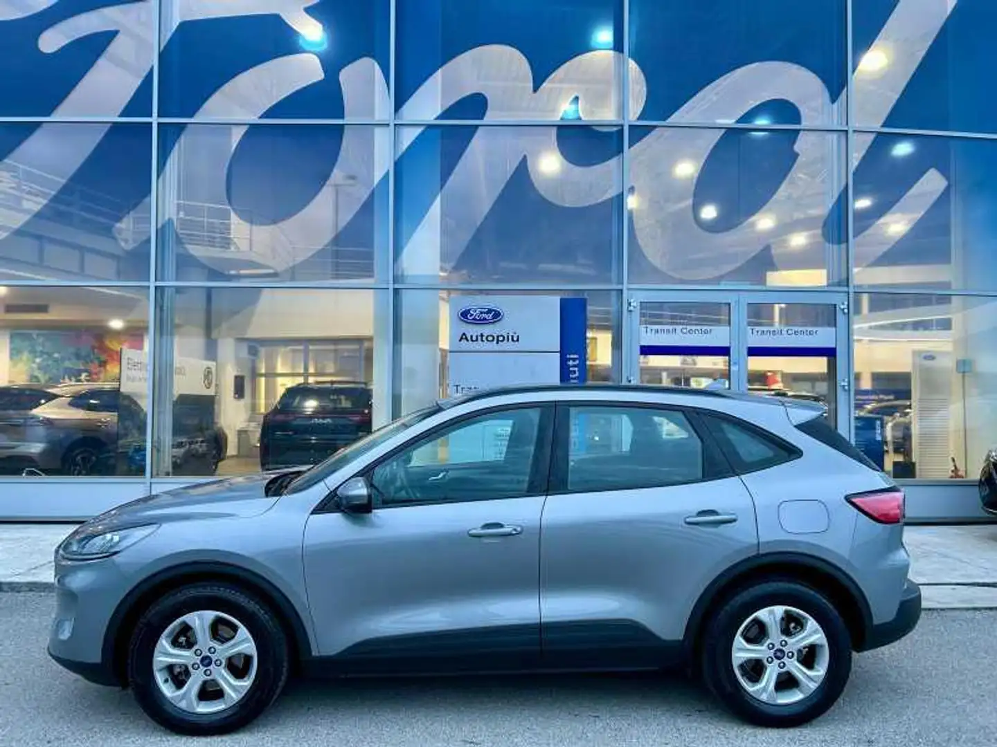 Ford Kuga 1.5 EcoBlue 120 CV 2WD Connect Gris - 2