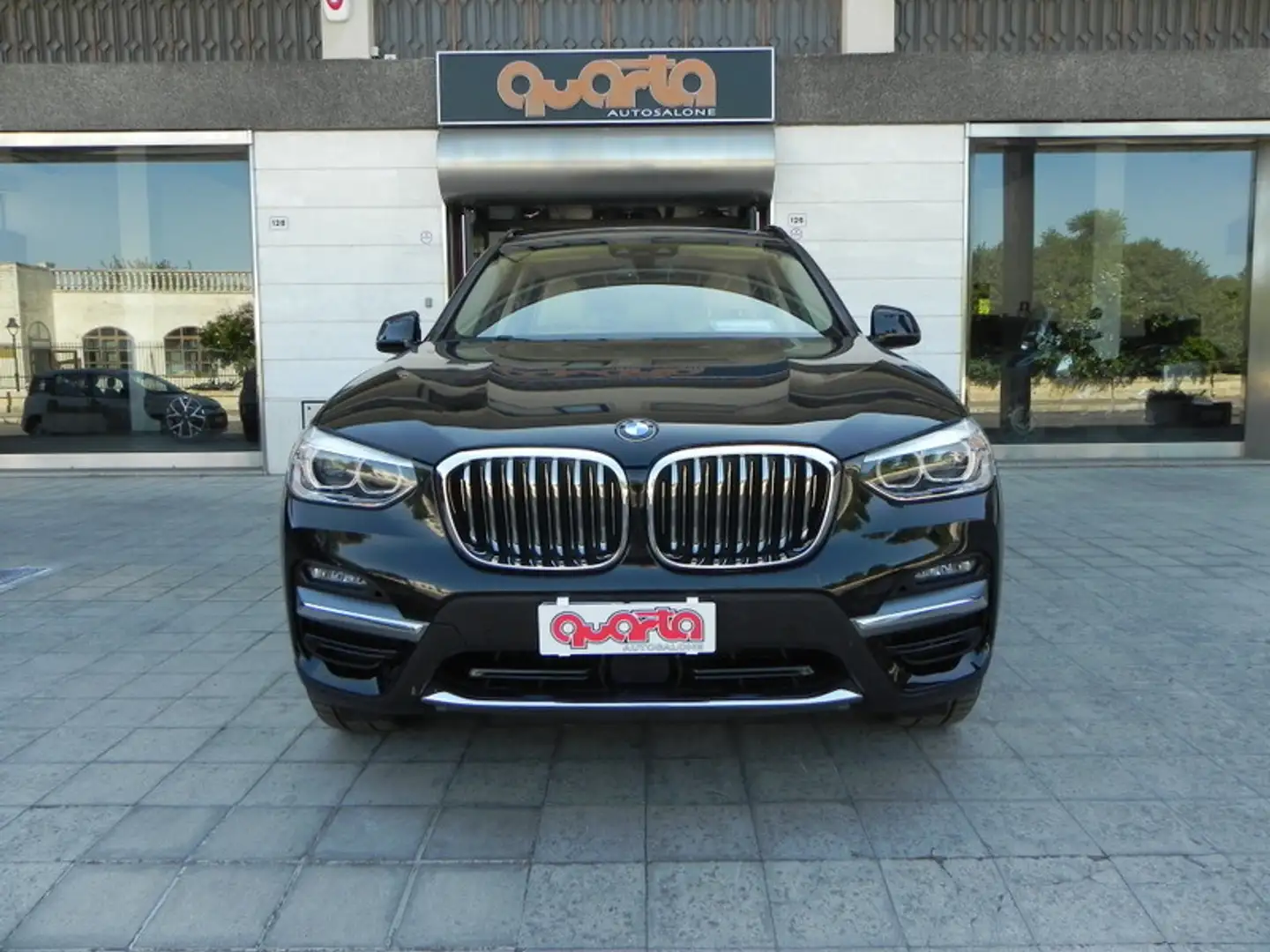 BMW X3 sDrive18d Luxury Noir - 2