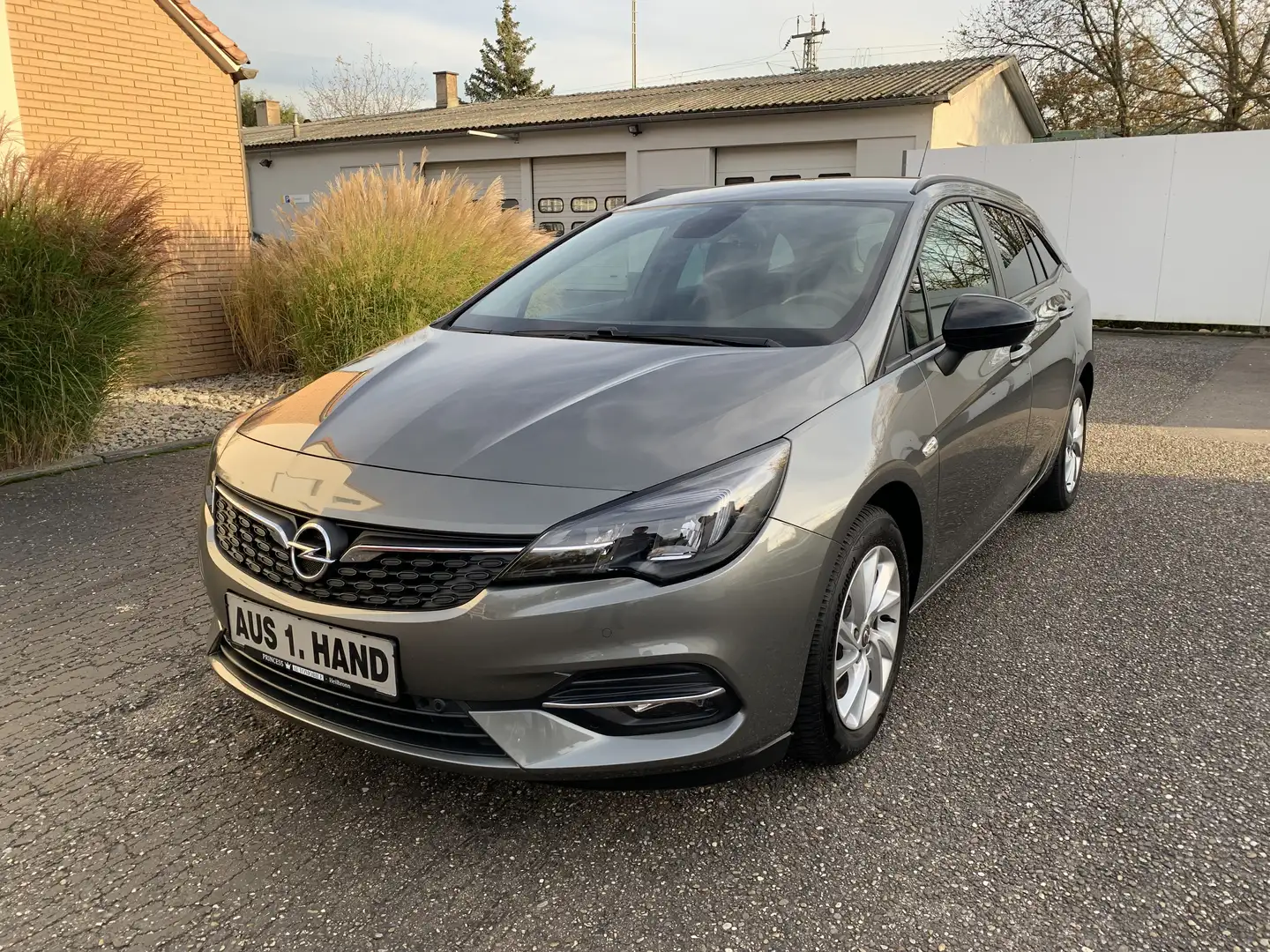 Opel Astra Astra Sports Tourer 1.4 Turbo Aut. "Edition" Grau - 1