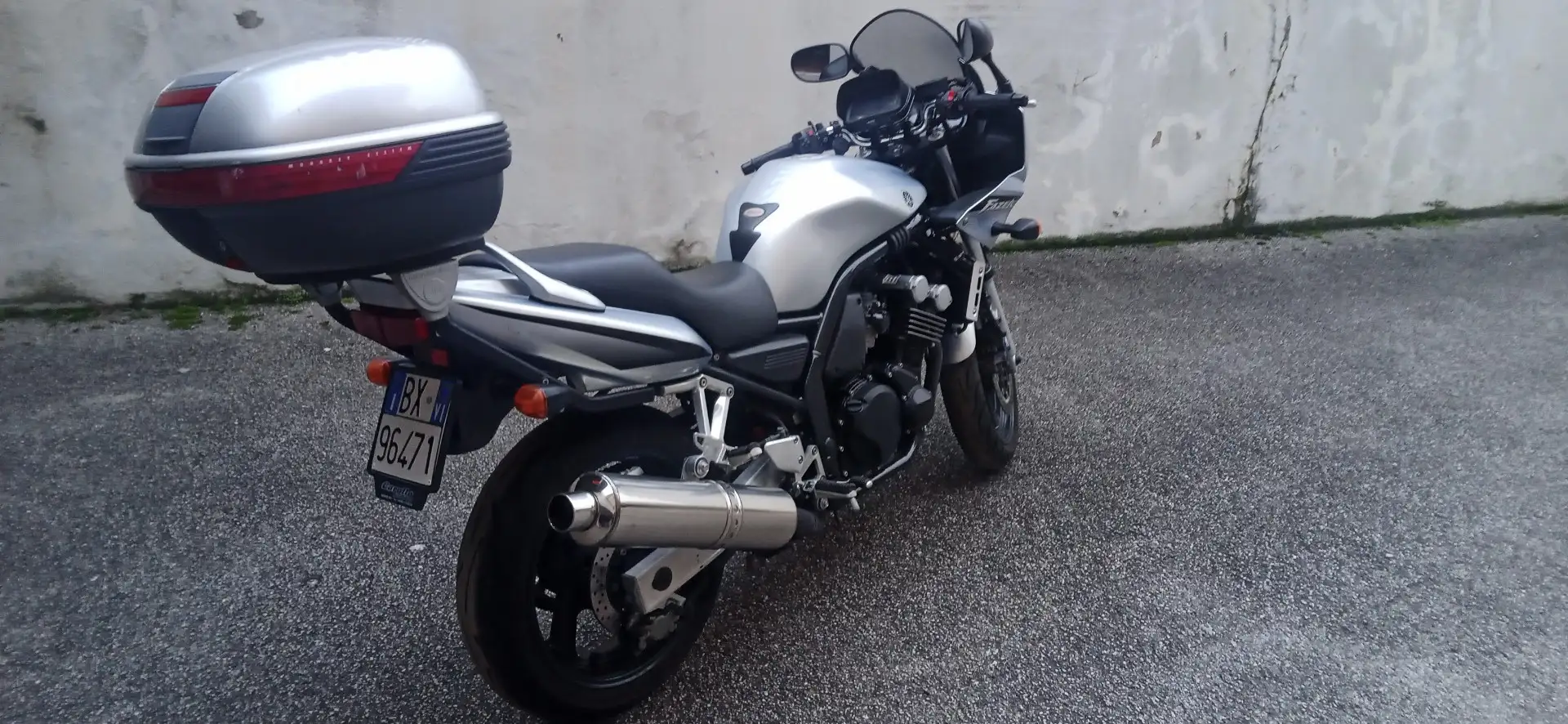 Yamaha FZS 600 Plateado - 2