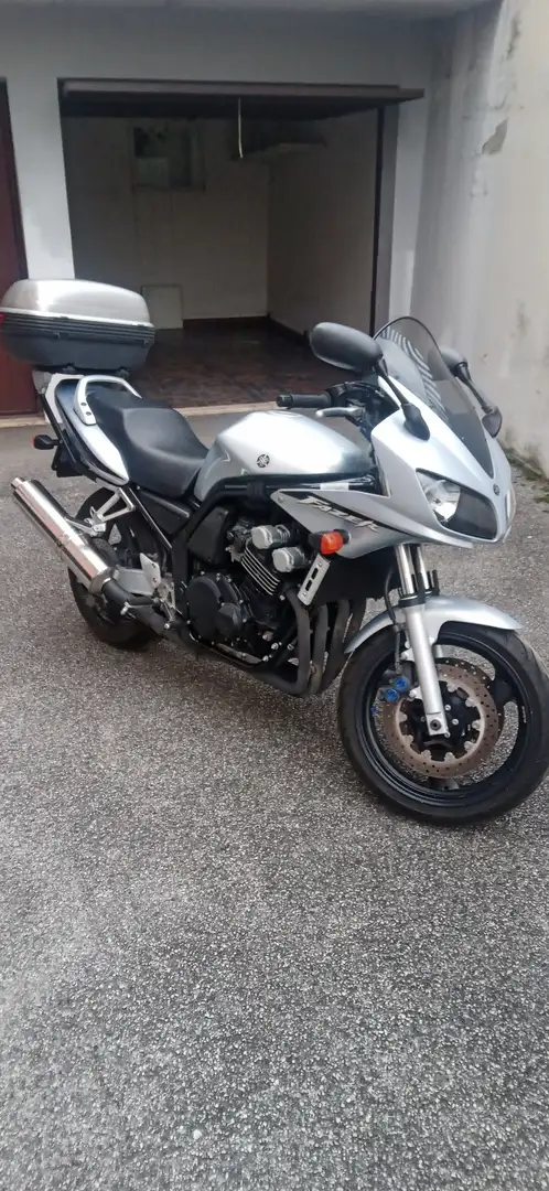 Yamaha FZS 600 Plateado - 1