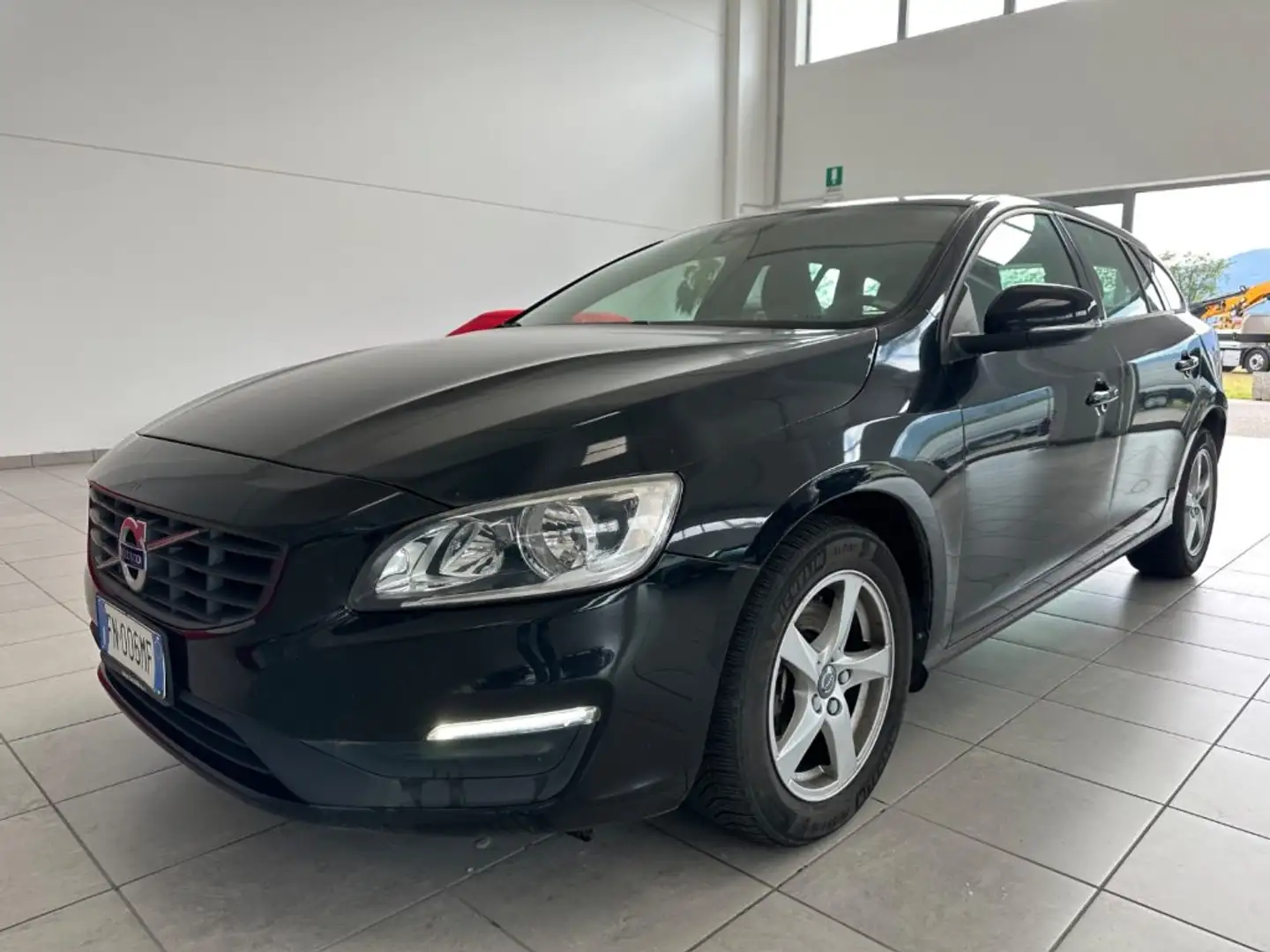 Volvo V60 D3 Business Schwarz - 1