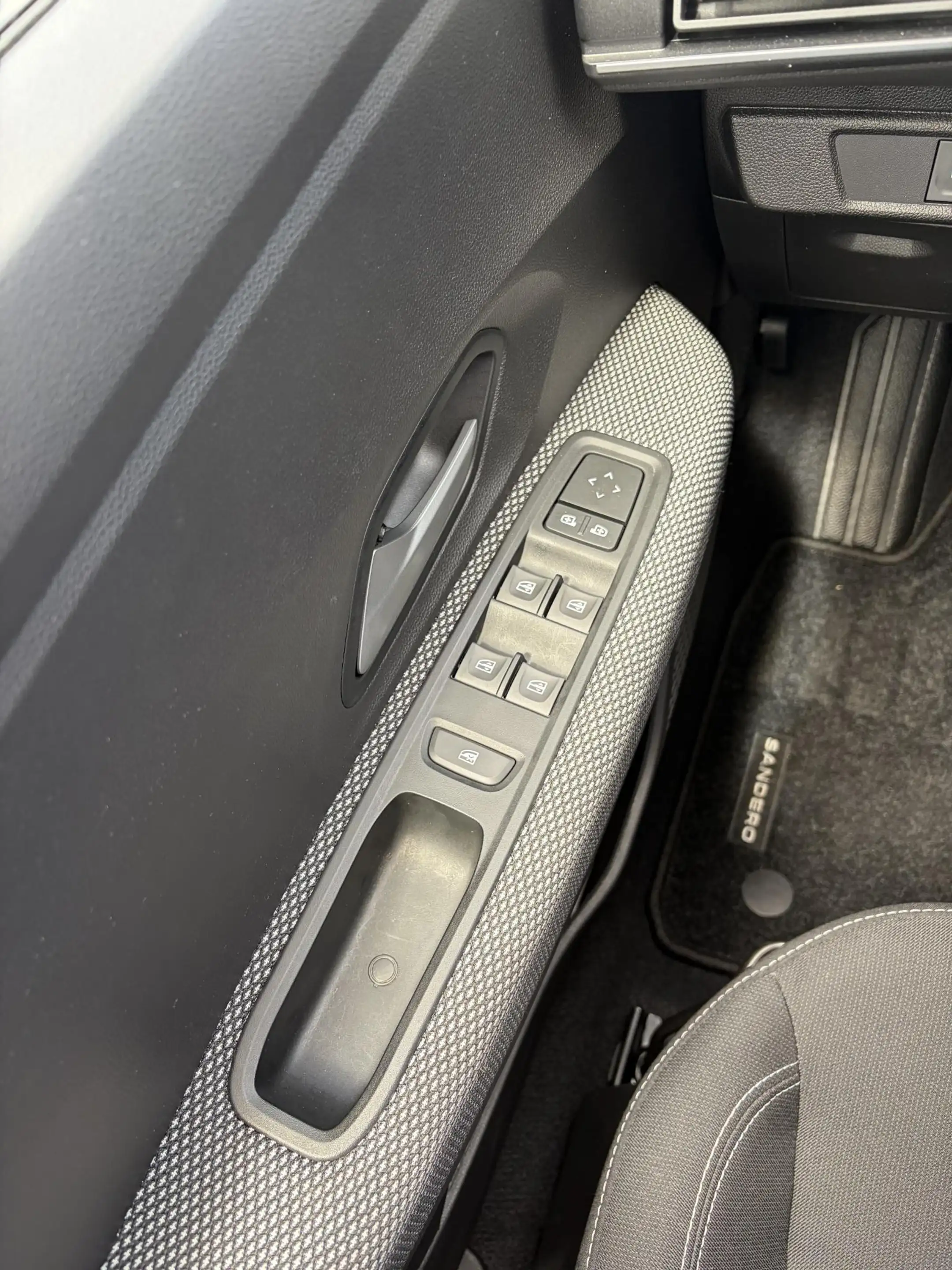 Dacia Sandero 1.0 TCe 90 Expression Airco | Parkeersensoren | El — photo 18