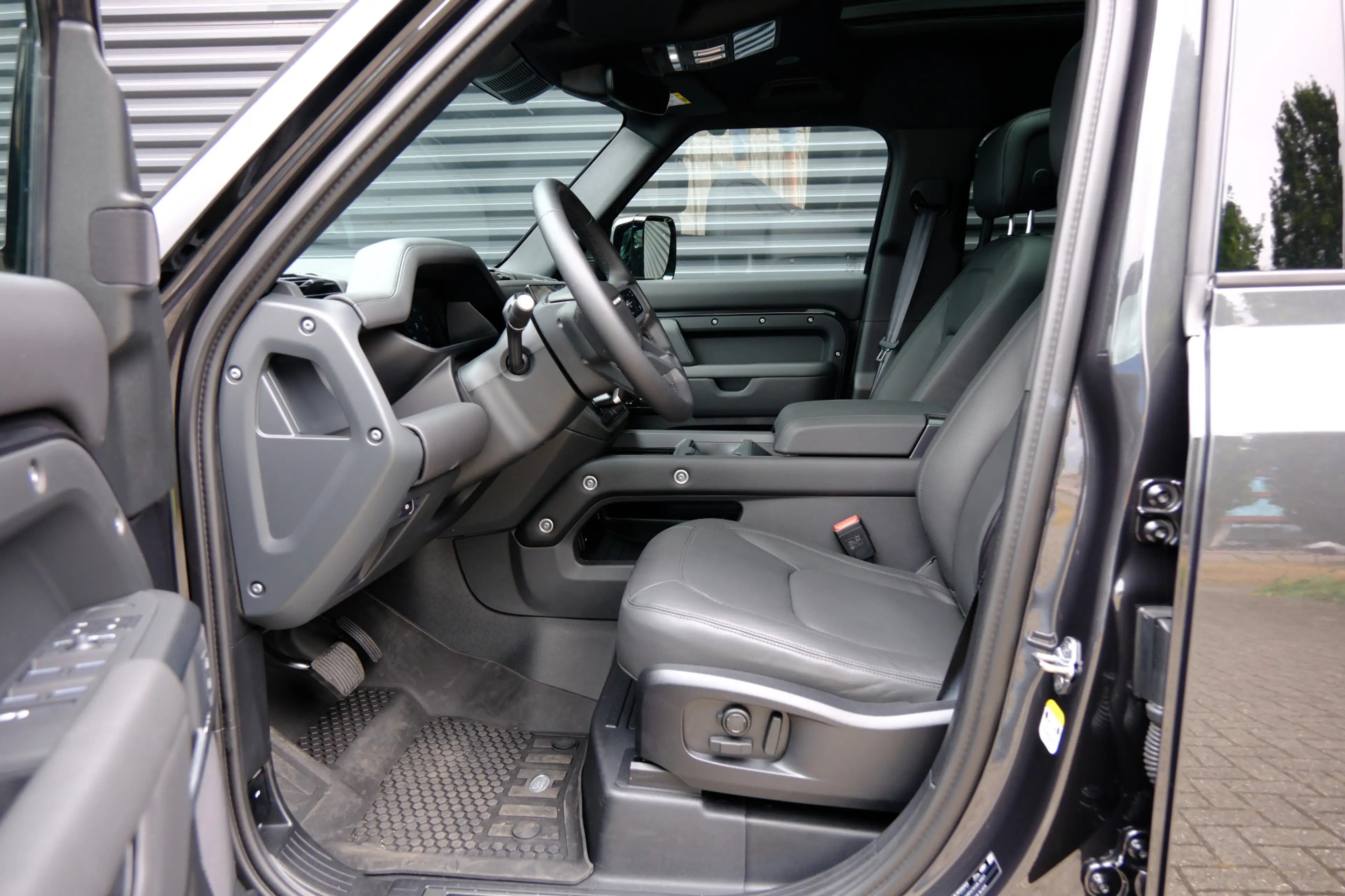Land Rover Defender 110 2.0 P300e 110 X-Dynamic HSE | Elec Trekhaak | — photo 4