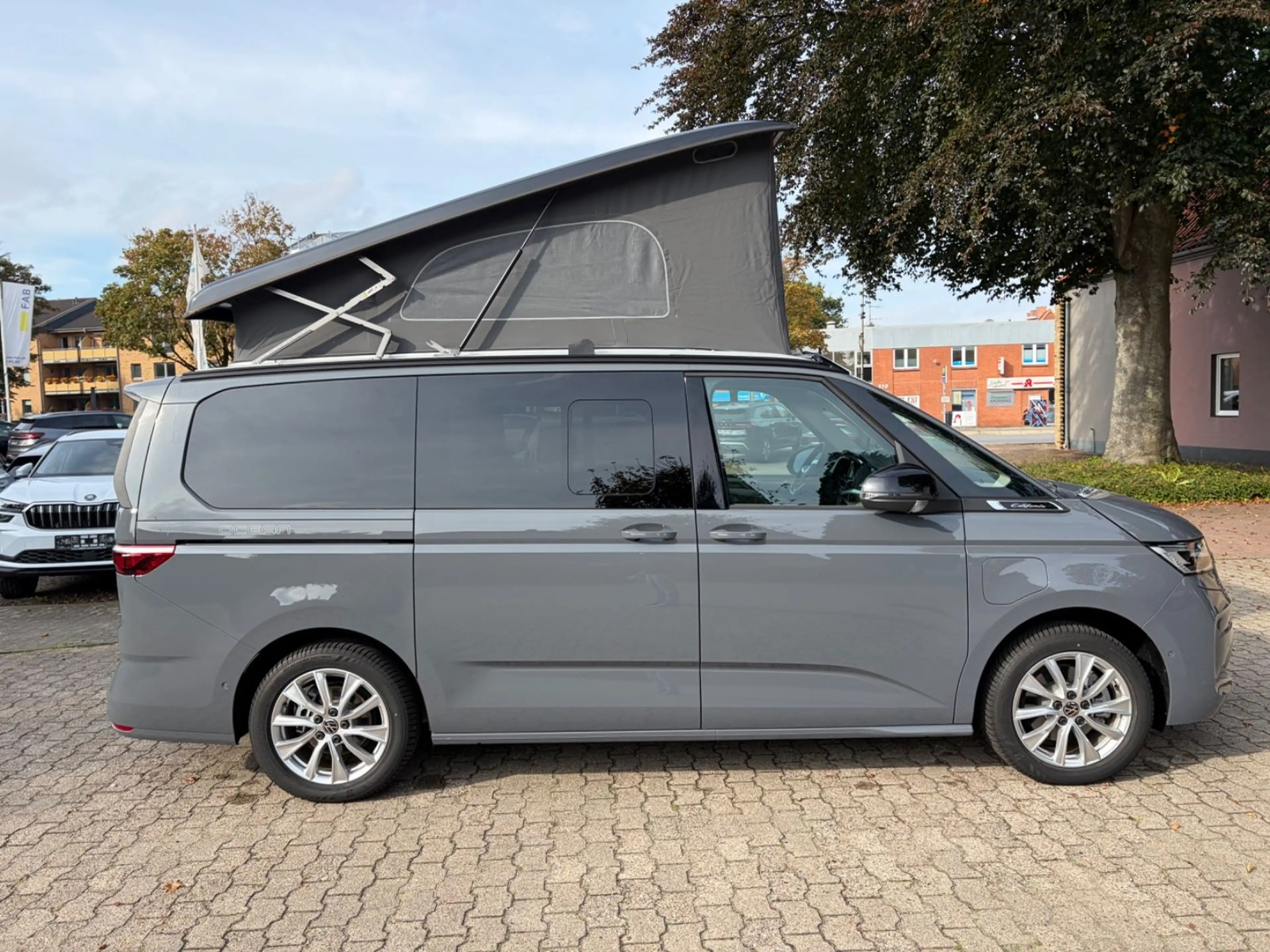 Volkswagen T7 California 1,5 TSI eHybrid 4 M. IQ AHK Ocean — photo 2