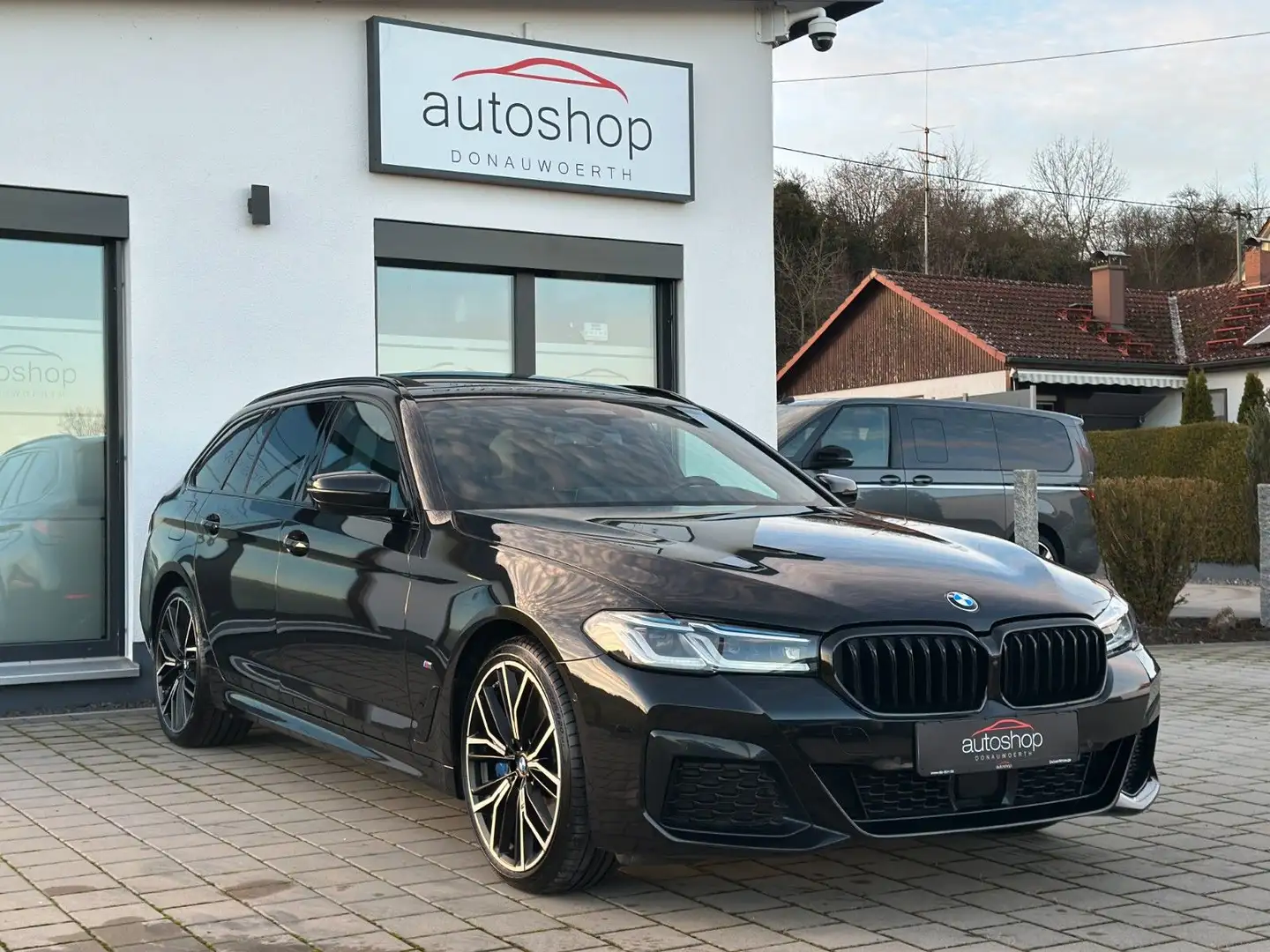 BMW 530 d Tour. xDrive M Sport/360°/StHzG/H&K/SoftClo Schwarz - 2