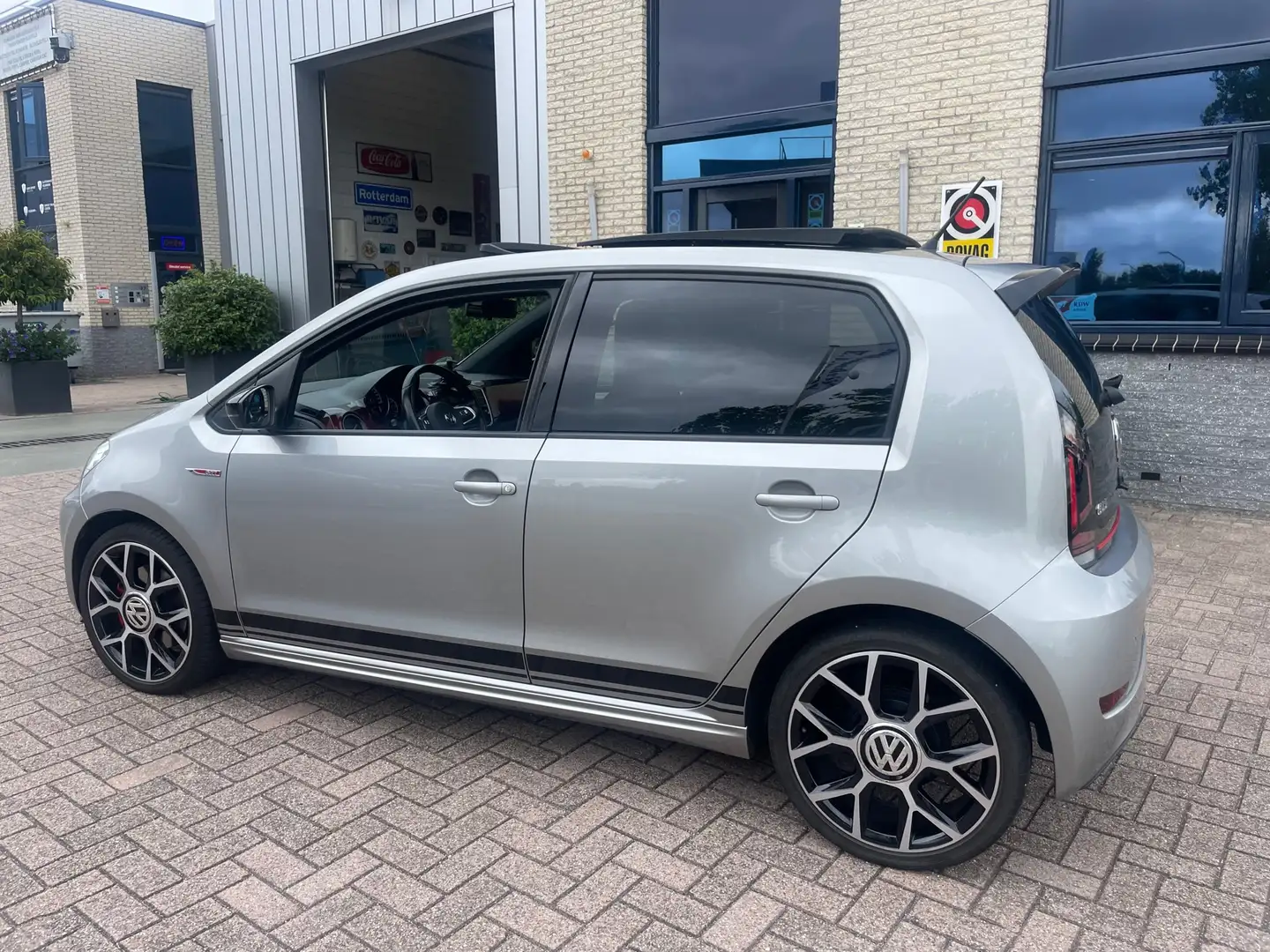 Volkswagen up! 1.0 TSI GTI- PANO-CAMERA-PDC-Uniek in NL Grijs - 2