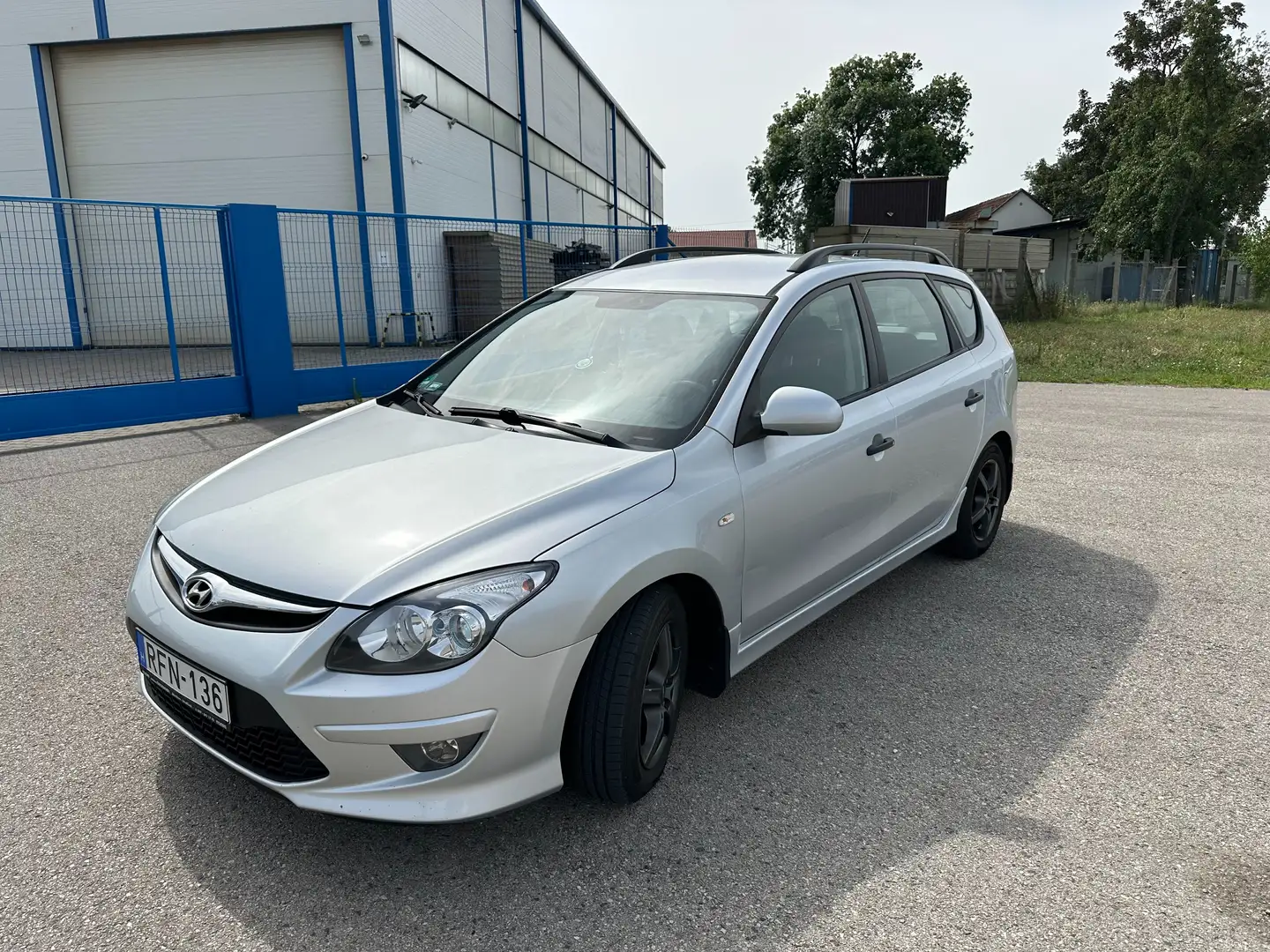 Hyundai i30 CW 1.6 DOHC Life Silber - 1