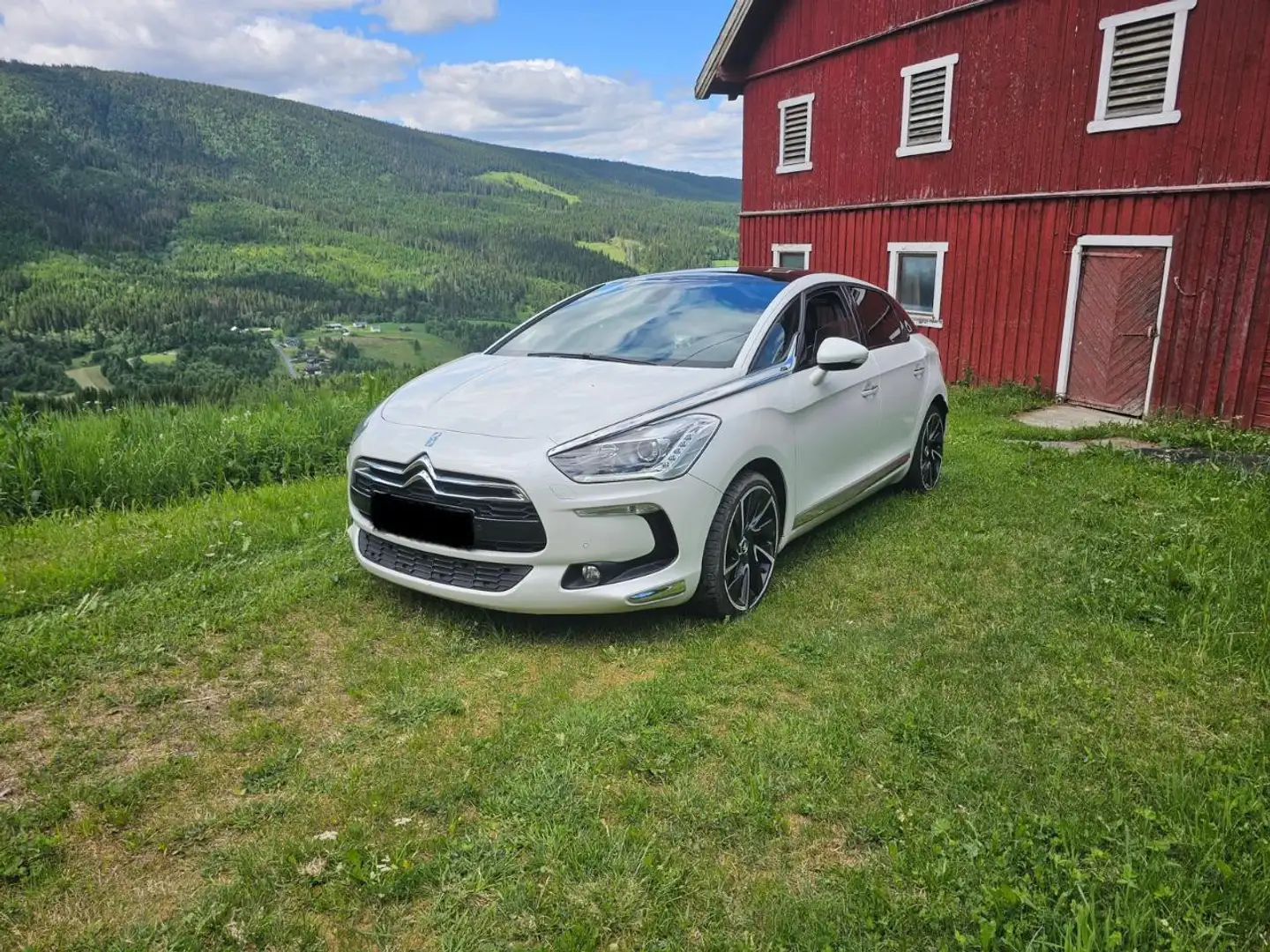 Citroen DS5 e-HDi 110 EGS6 SoChic White - 1