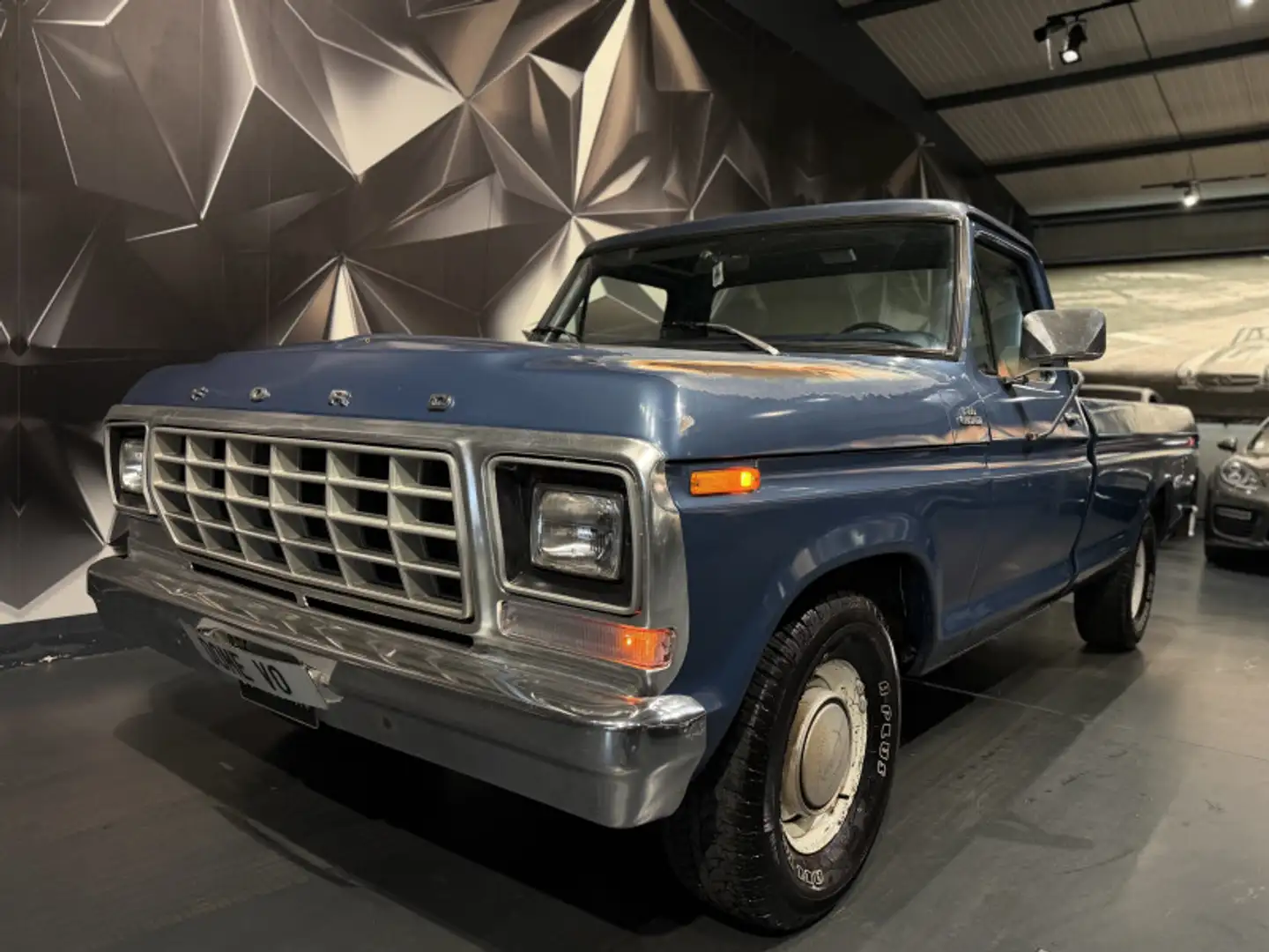 Ford F 100 CUSTOM Blau - 2