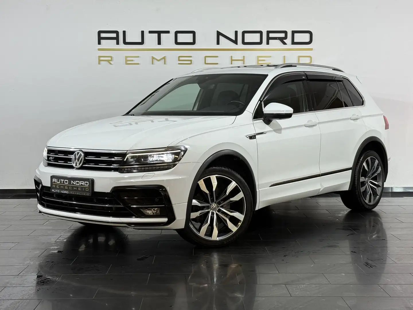 Volkswagen Tiguan 2.0 TDI Highline 4M*Pano*R-Line*20´´*360° Weiß - 1