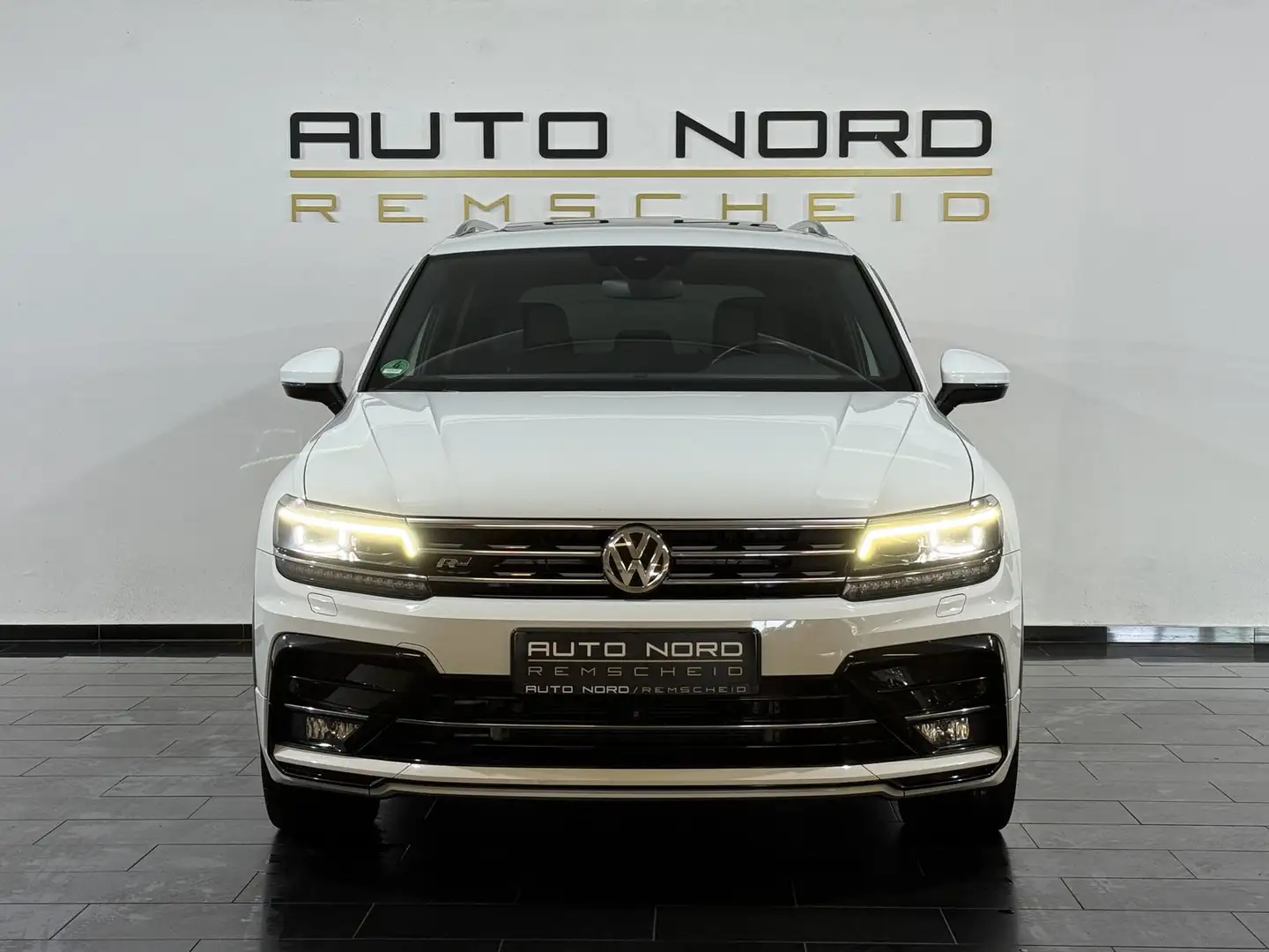 Volkswagen Tiguan 2.0 TDI Highline 4M*Pano*R-Line*20´´*360° Weiß - 2