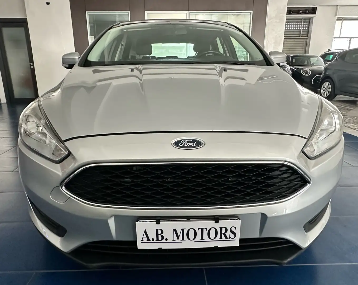 Ford Focus Focus 5p 1.5 tdci Business s AUTO PERFETTA... Zilver - 2