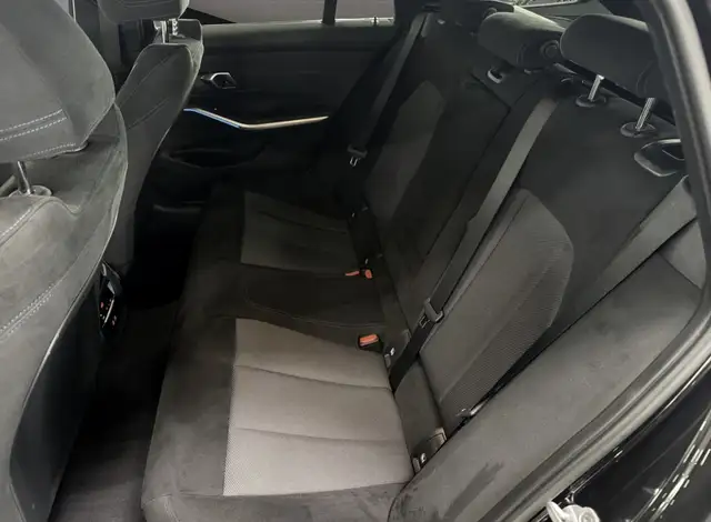 BMW 3 Series view 9