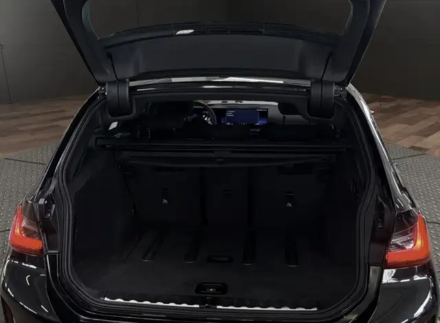BMW 3 Series view 10