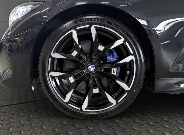 BMW 3 Series view 6