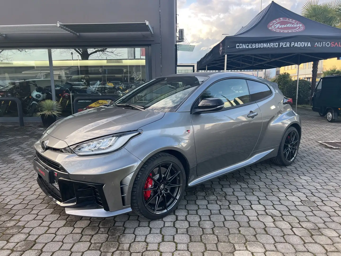 Toyota Yaris 1.6 Turbo 3 porte GR Circuit DAT-8 280 CV Grigio - 1