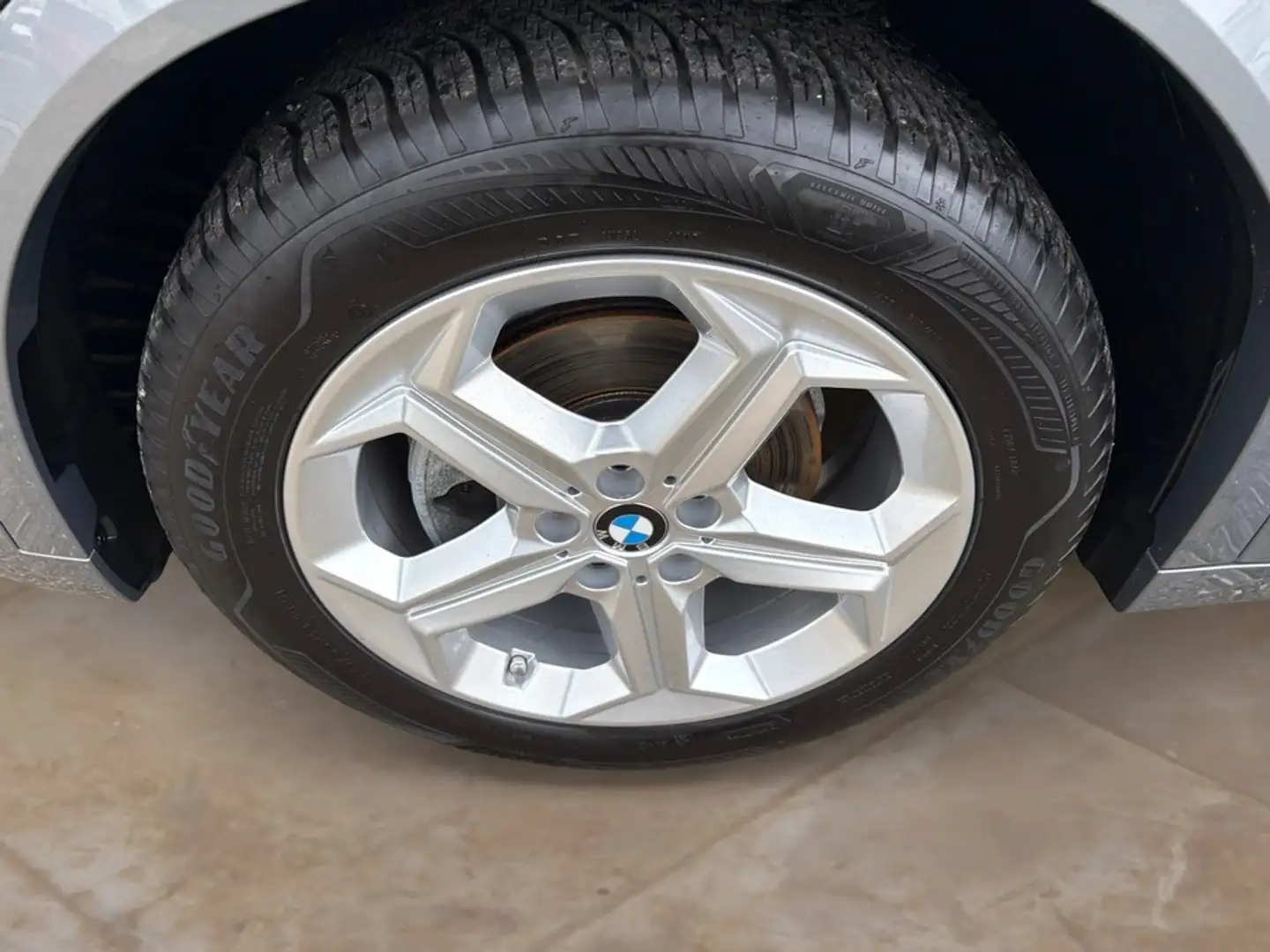 BMW X2 sDrive18d M Sport / NP= 58.370,- / AHK / Gris - 2