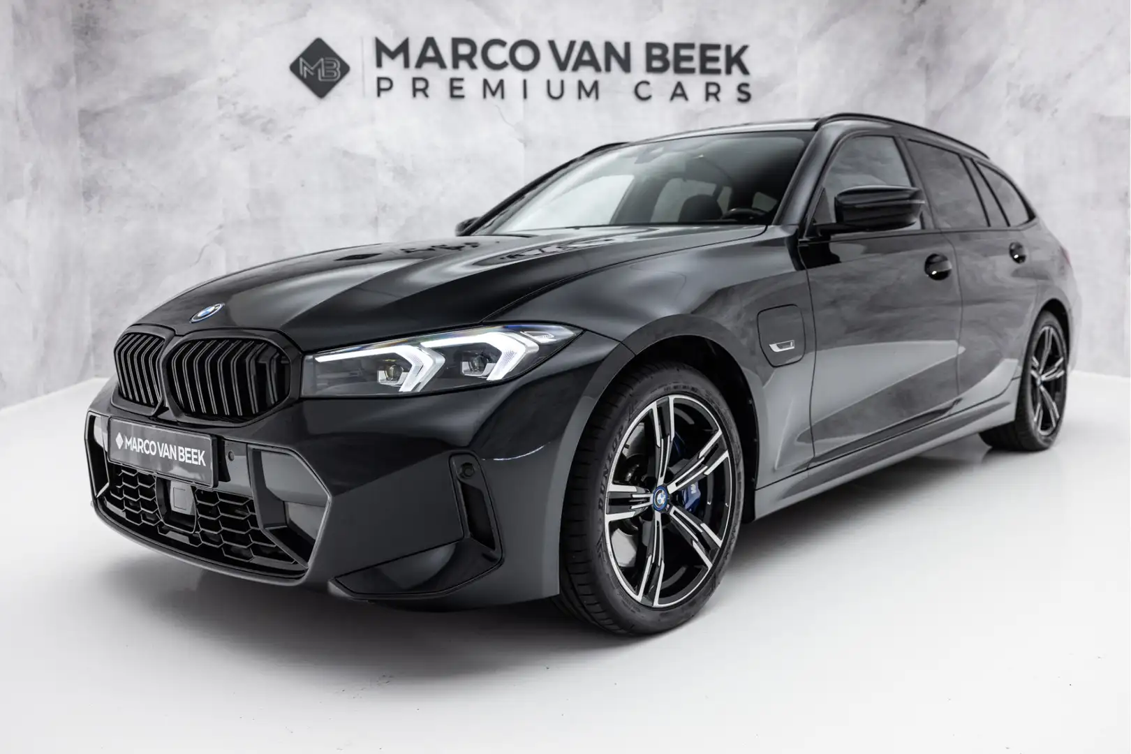 BMW 330 3-serie Touring 330e M-Sport | M-Stoel | Pano | H& Zwart - 1