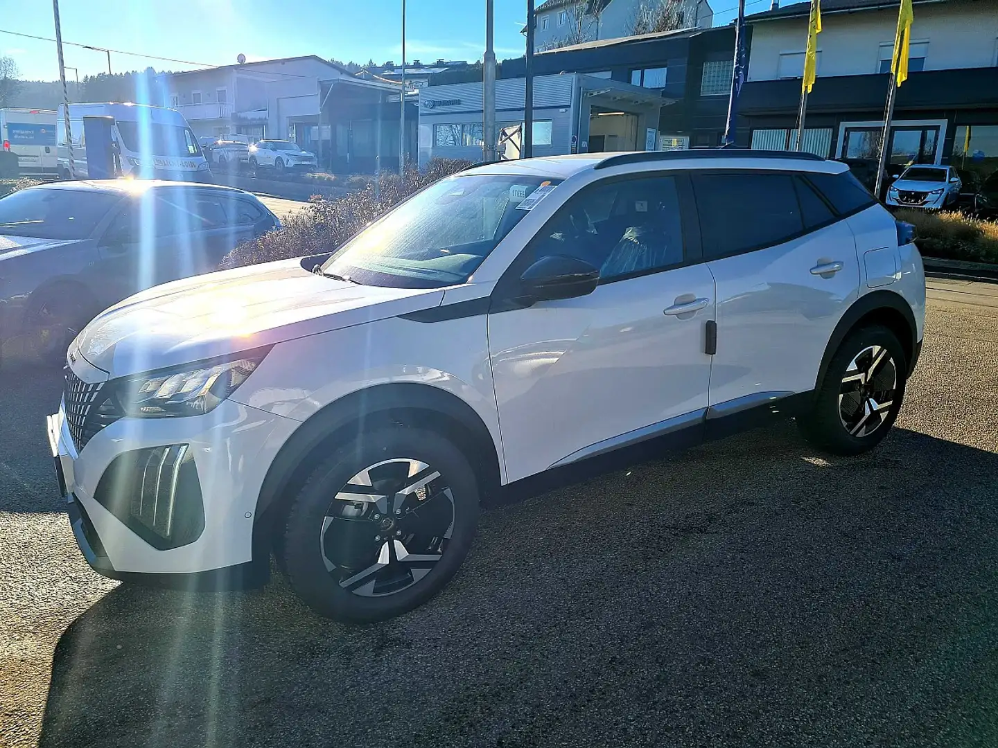 Peugeot 2008 PureTech 100 S&S Allure 6-Gang-TAGESZULASSUNG Weiß - 2