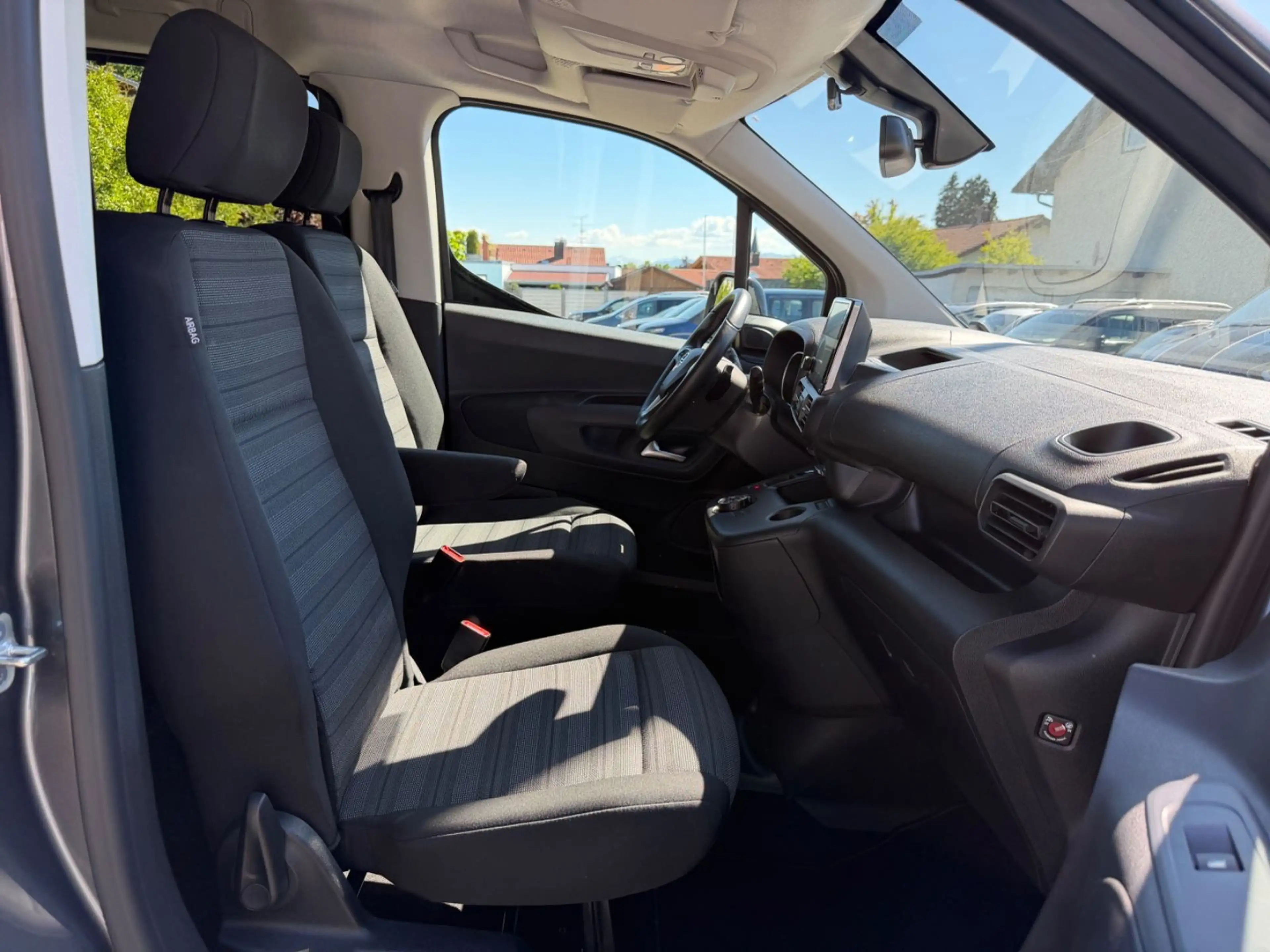 Opel Combo Life E NAVI/SHZ/7Sitzer/XL 1.Hd — photo 11