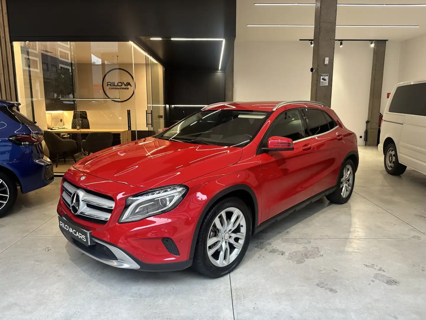 Mercedes-Benz GLA 200 200d Urban 7G-DCT Rojo - 2