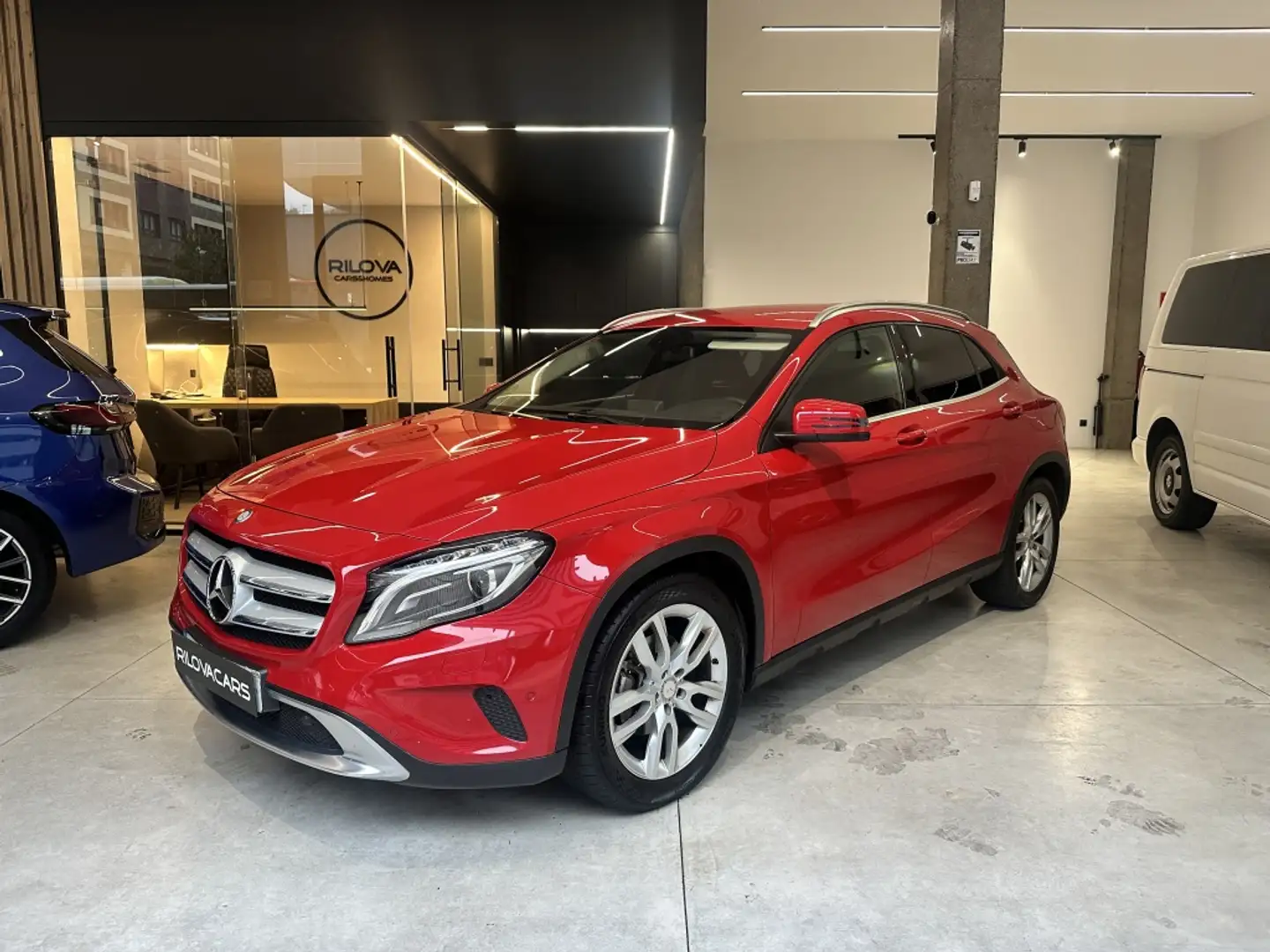 Mercedes-Benz GLA 200 200d Urban 7G-DCT Rojo - 1