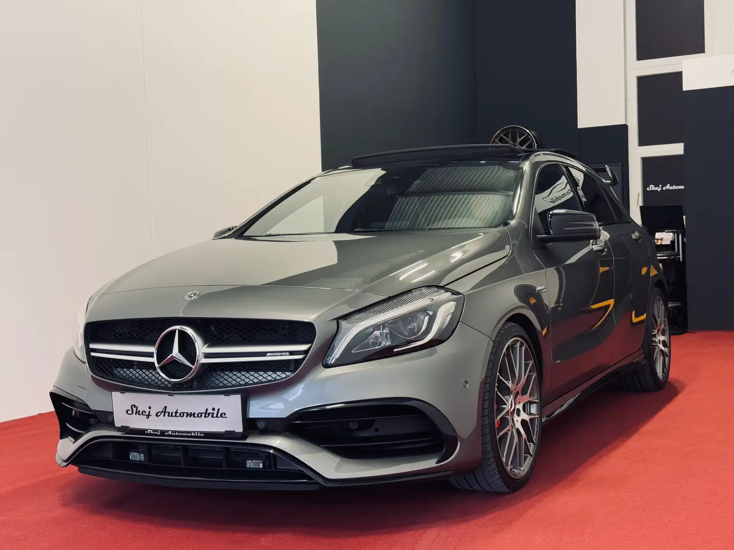Mercedes-Benz A 45 AMG A 45 AMG 4Matic Grau - 1
