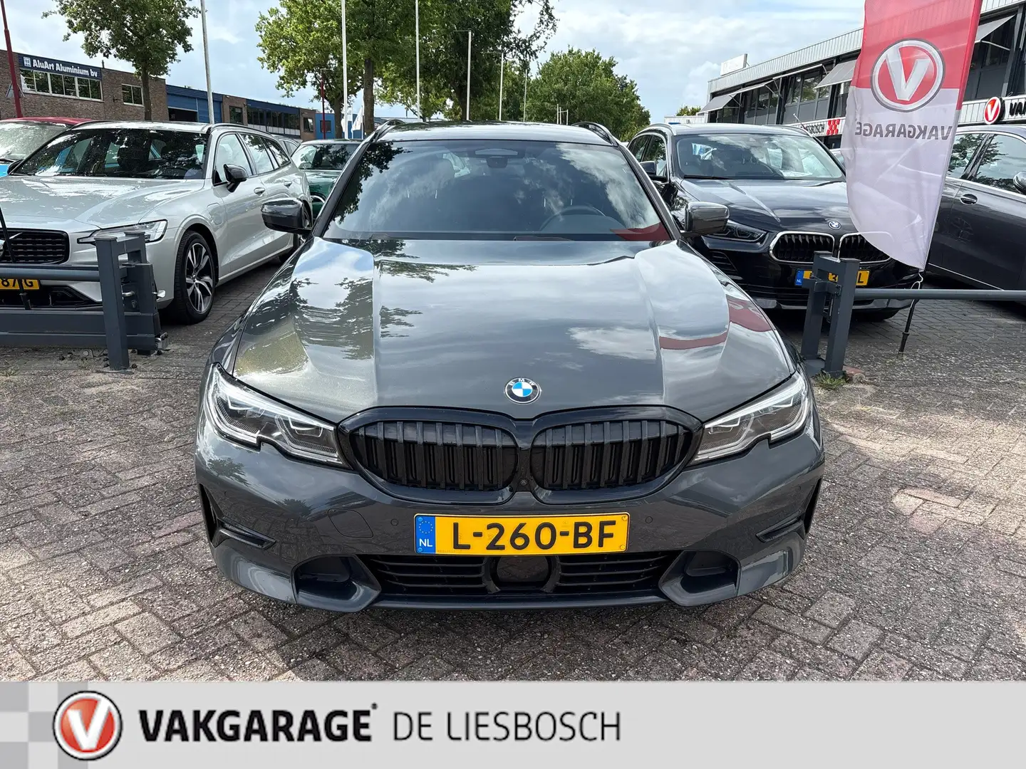 BMW 330 3-serie Touring 330e High Executive / individual / Grijs - 2