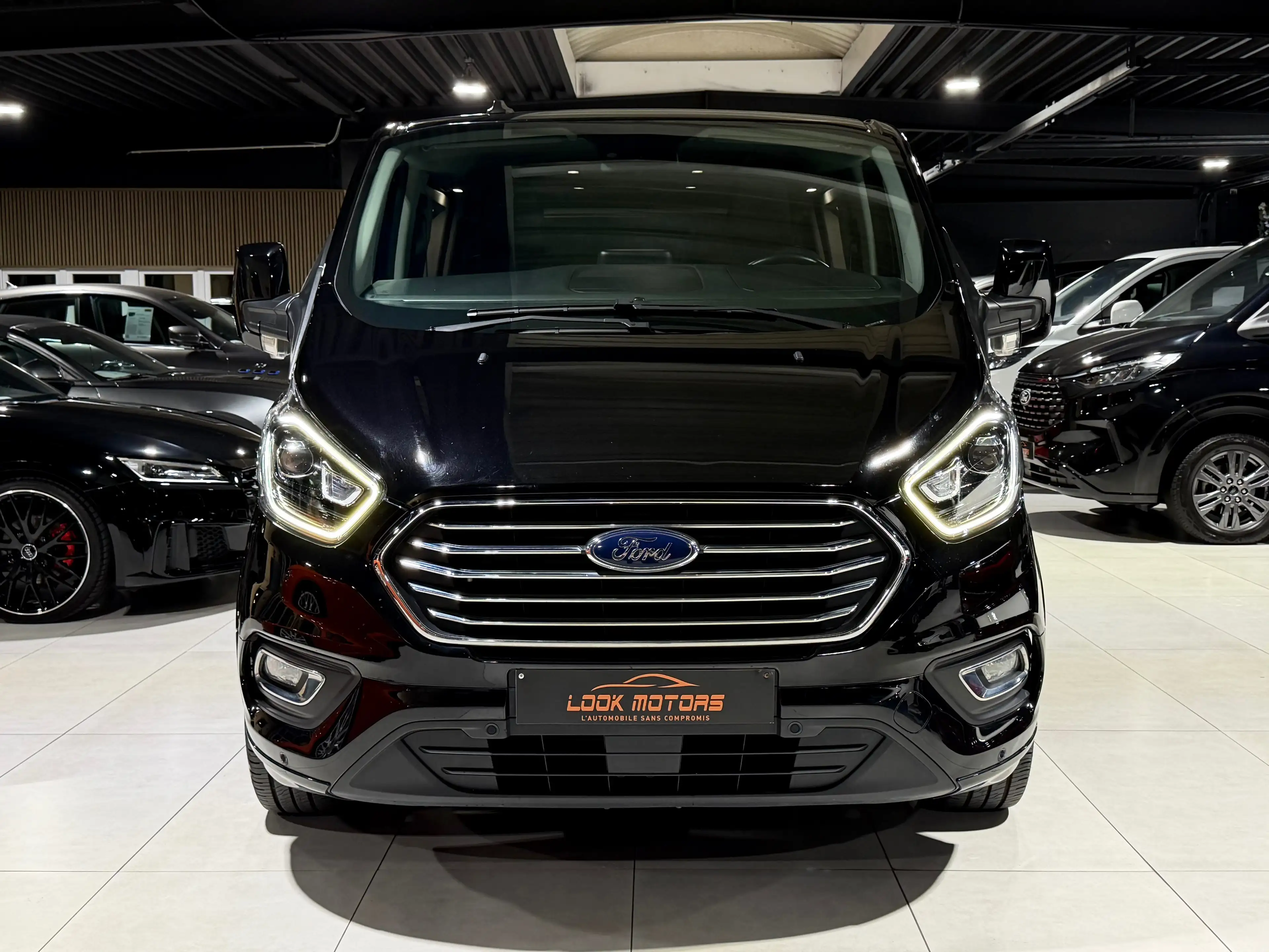Ford Tourneo Custom 2.0 TDCi Titanium X 185CV 8 PLACES CUIR DISTRONIC CAMERA CARPLAY LED — photo 2