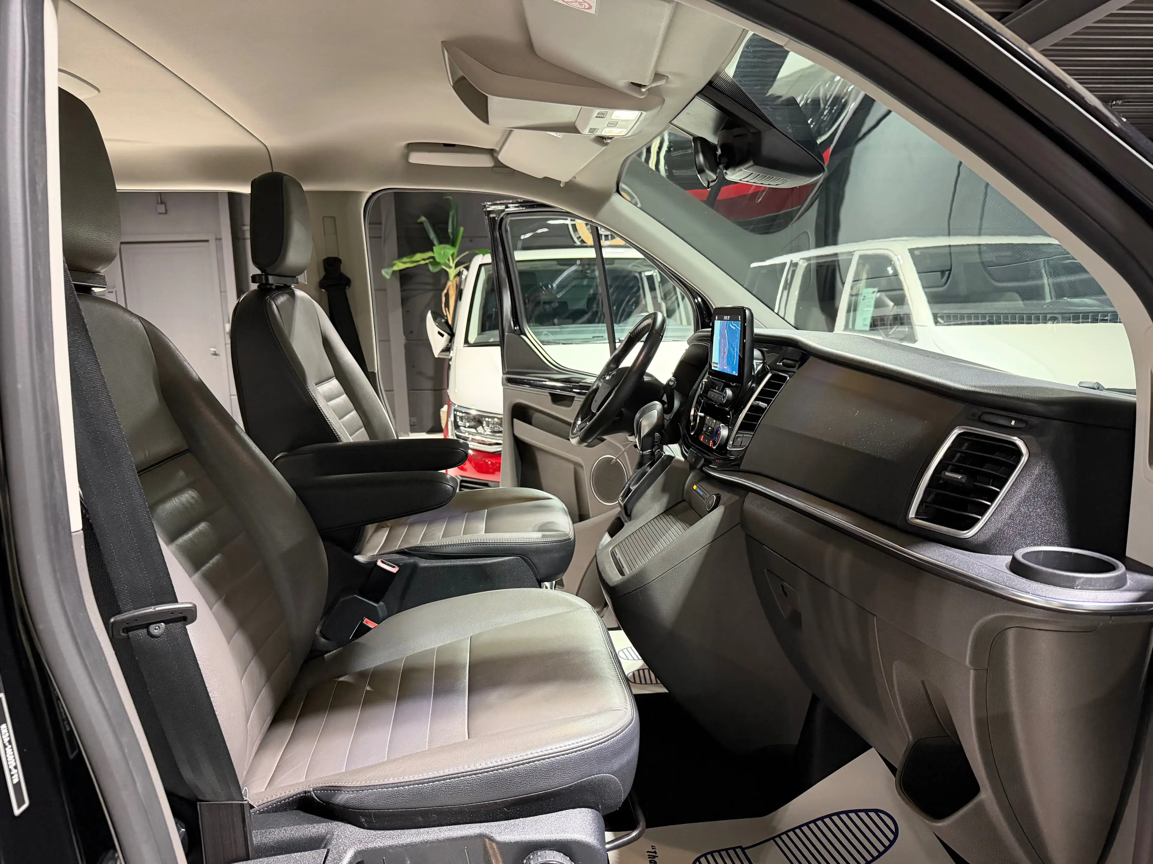 Ford Tourneo Custom 2.0 TDCi Titanium X 185CV 8 PLACES CUIR DISTRONIC CAMERA CARPLAY LED — photo 14