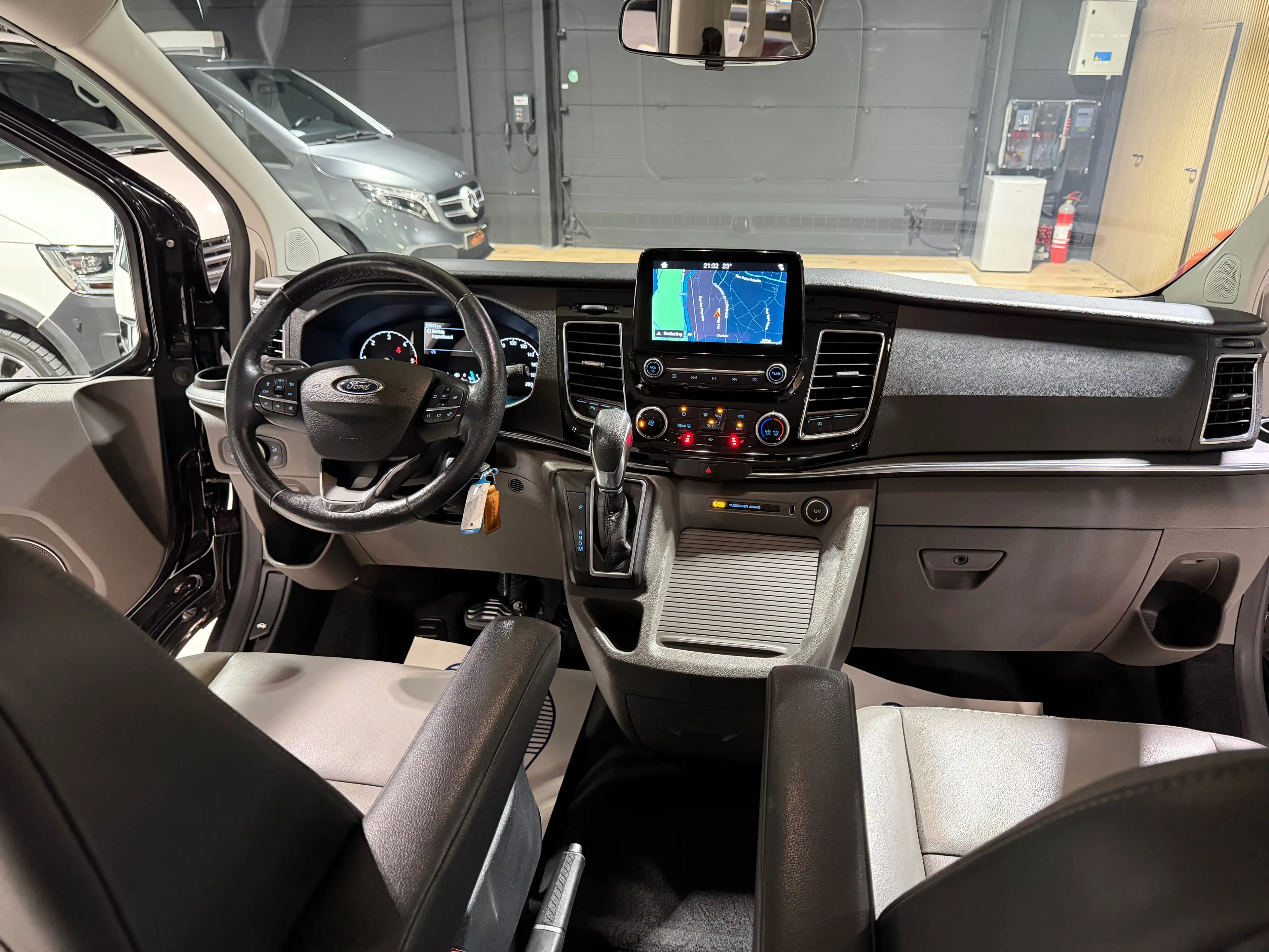 Ford Tourneo Custom 2.0 TDCi Titanium X 185CV 8 PLACES CUIR DISTRONIC CAMERA CARPLAY LED — photo 15
