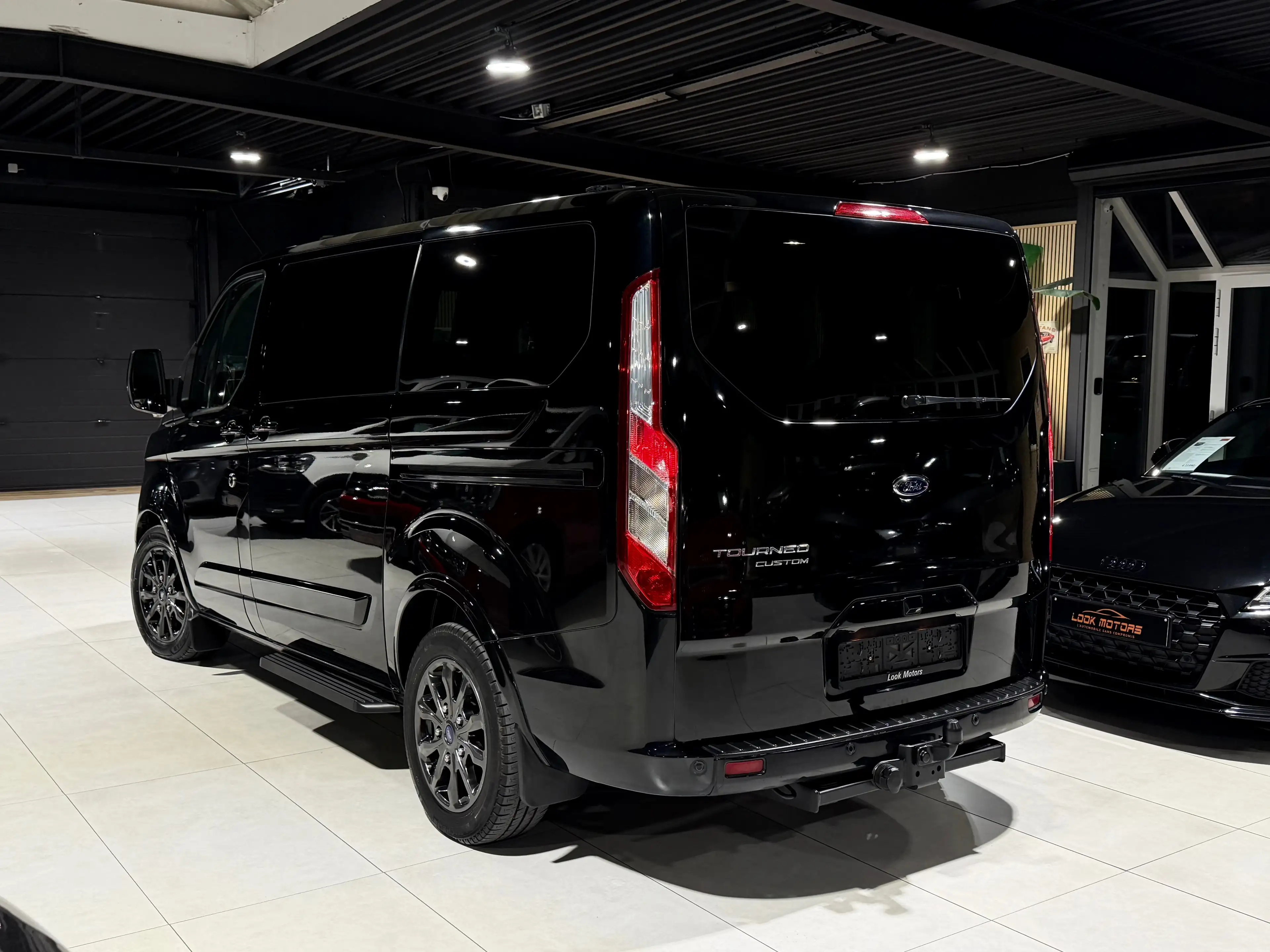 Ford Tourneo Custom 2.0 TDCi Titanium X 185CV 8 PLACES CUIR DISTRONIC CAMERA CARPLAY LED — photo 4