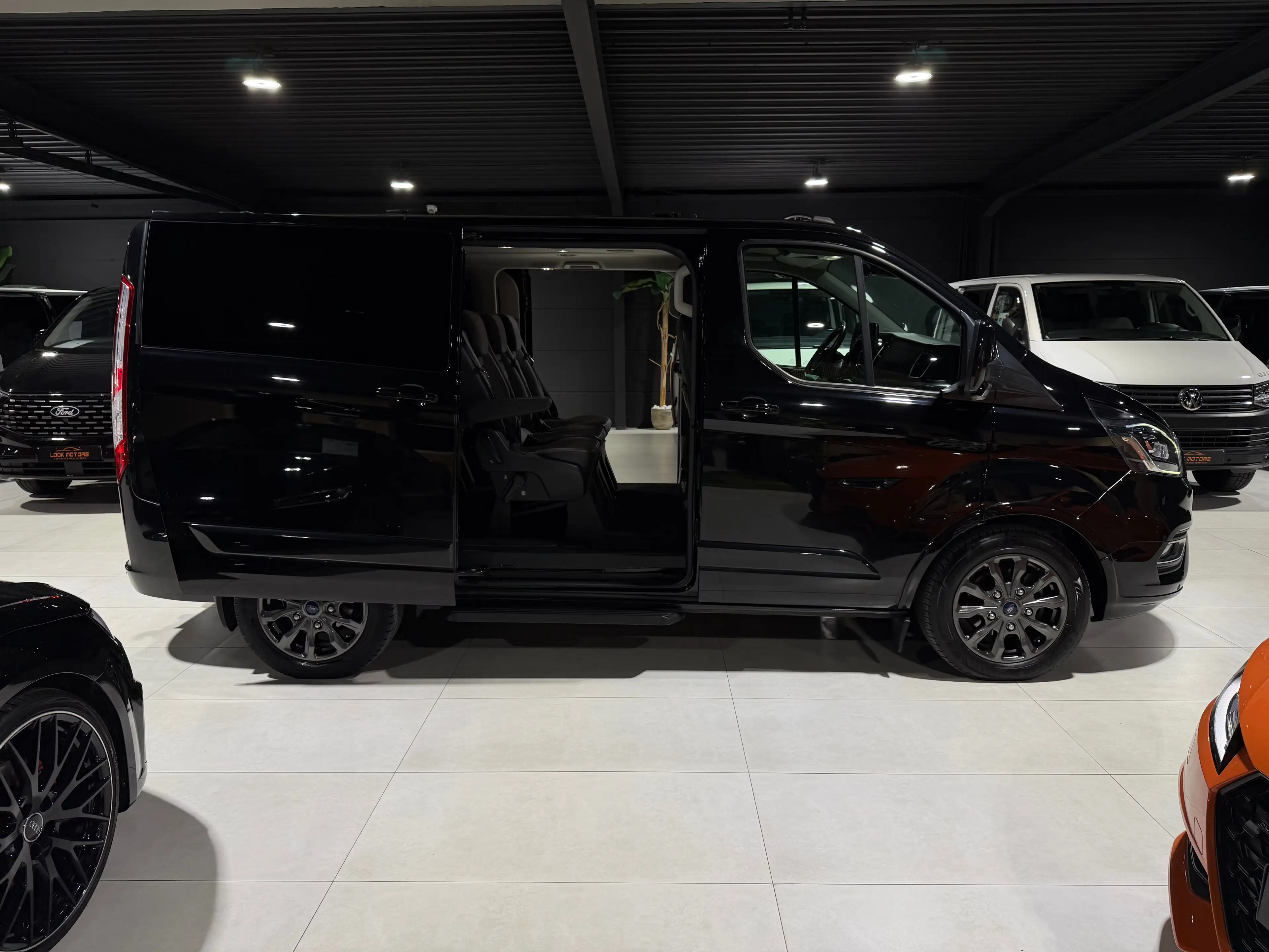 Ford Tourneo Custom 2.0 TDCi Titanium X 185CV 8 PLACES CUIR DISTRONIC CAMERA CARPLAY LED — photo 9