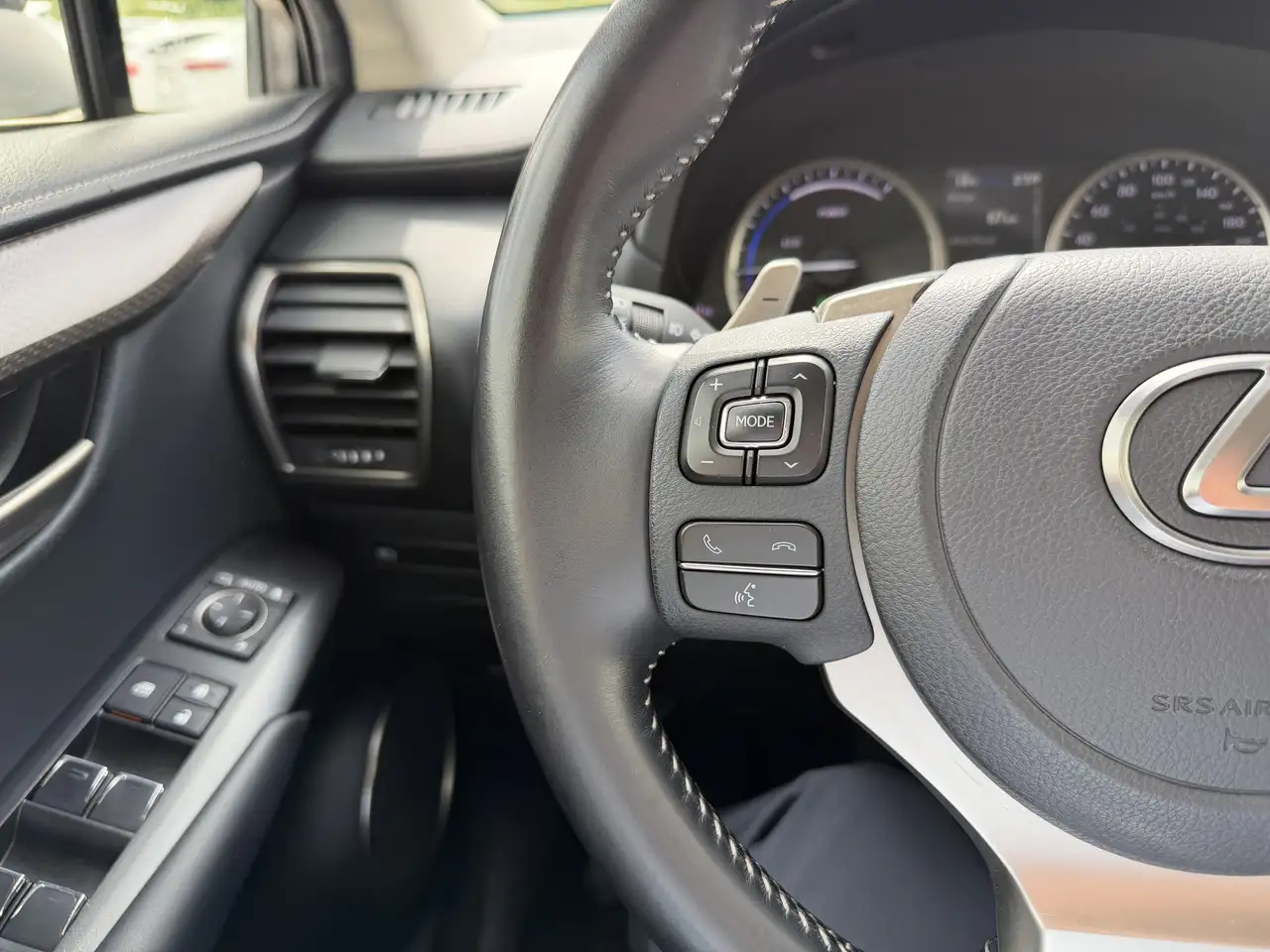 Lexus NX снимка Lexus NX