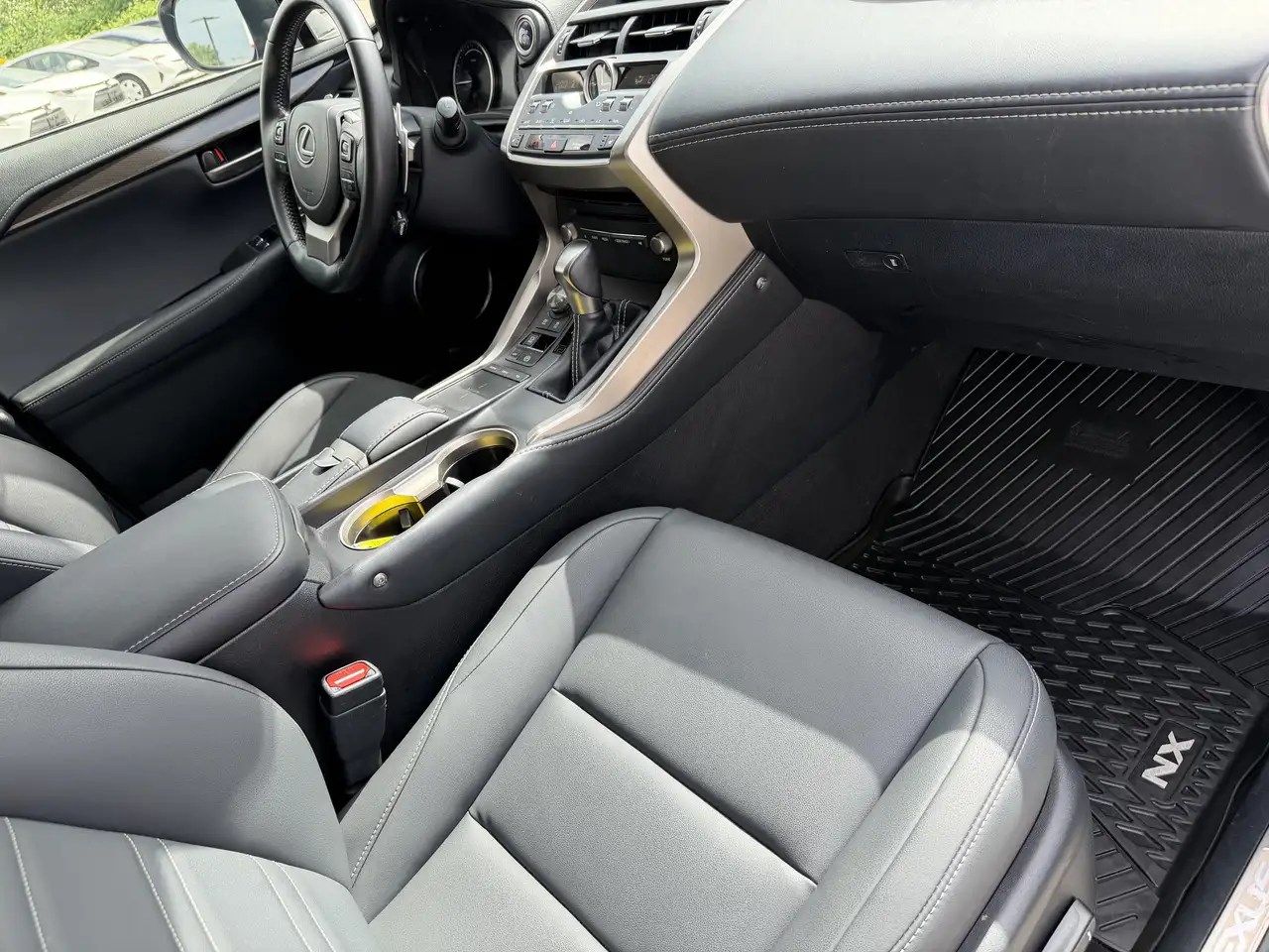 Lexus NX снимка Lexus NX